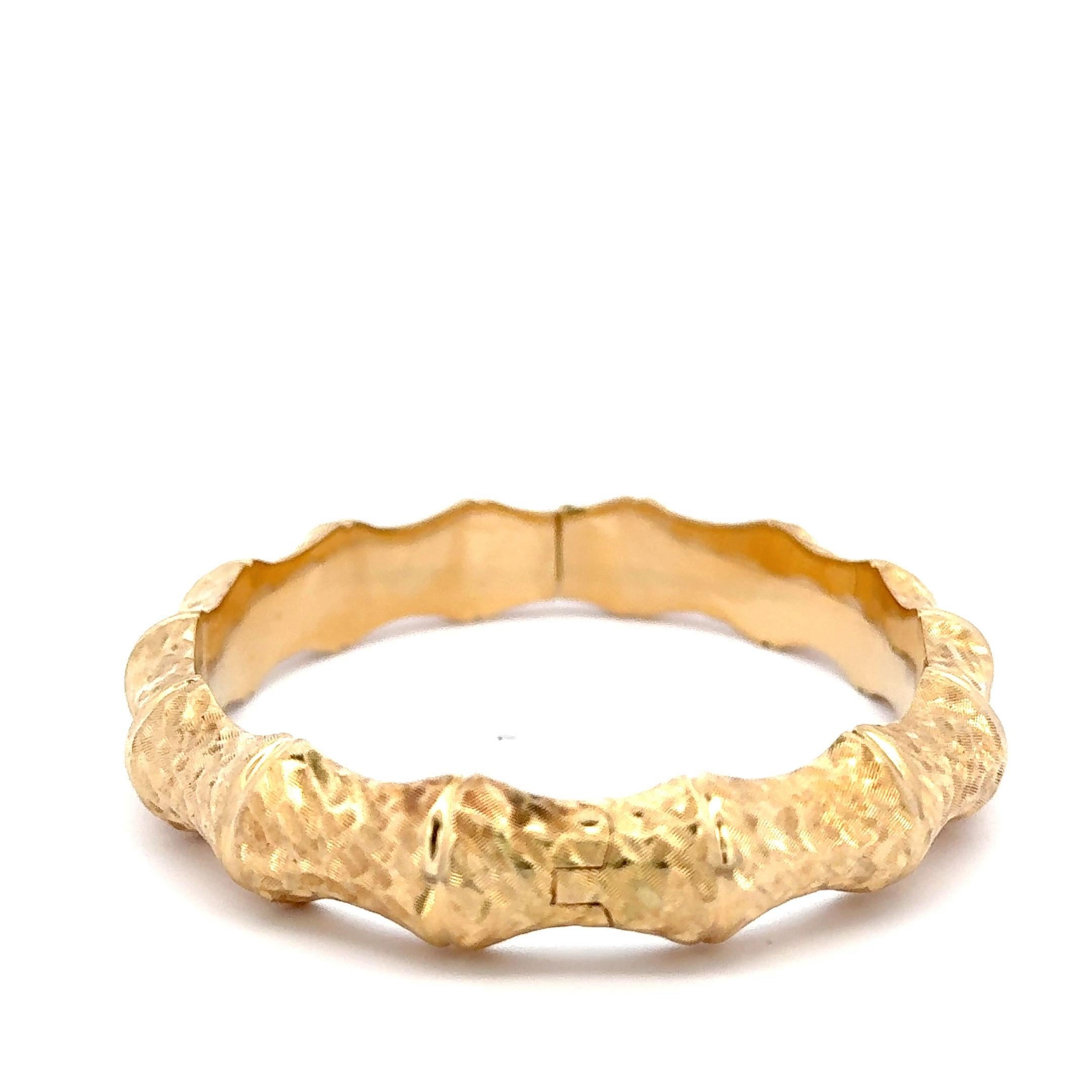 Contemporary Italian 14 Karat Yellow Gold Bamboo Bangle 17.1 Grams 7 Inches  For Sale