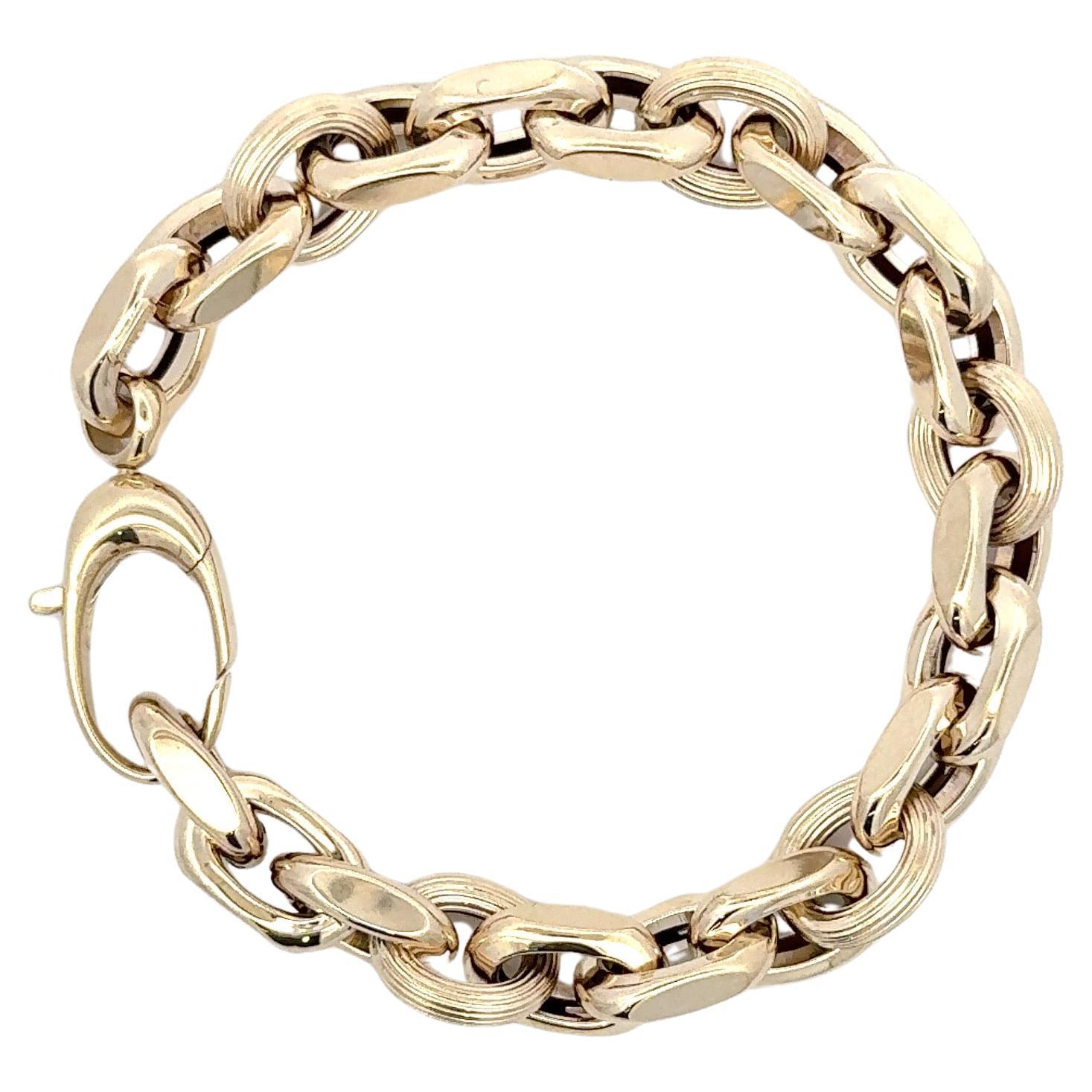 Italian 14 Karat Yellow Gold Oval Textured & High Polished Link Bracelet 11.4 GR In New Condition For Sale In New York, NY