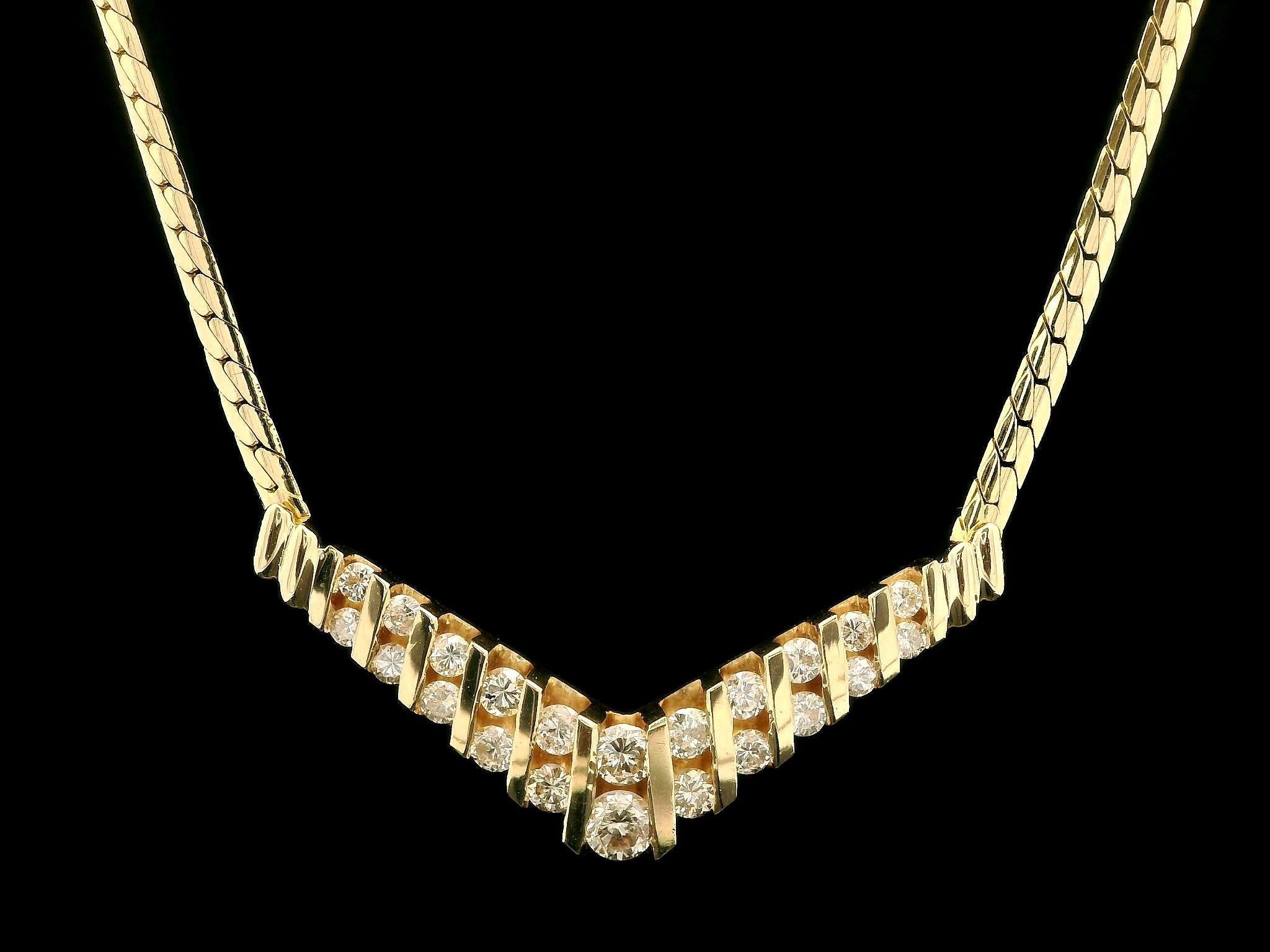 Collana italiana in oro 14k con diamanti a canale da 0,80 carati e centro V.I.I. su maglia piatta a S in vendita 1