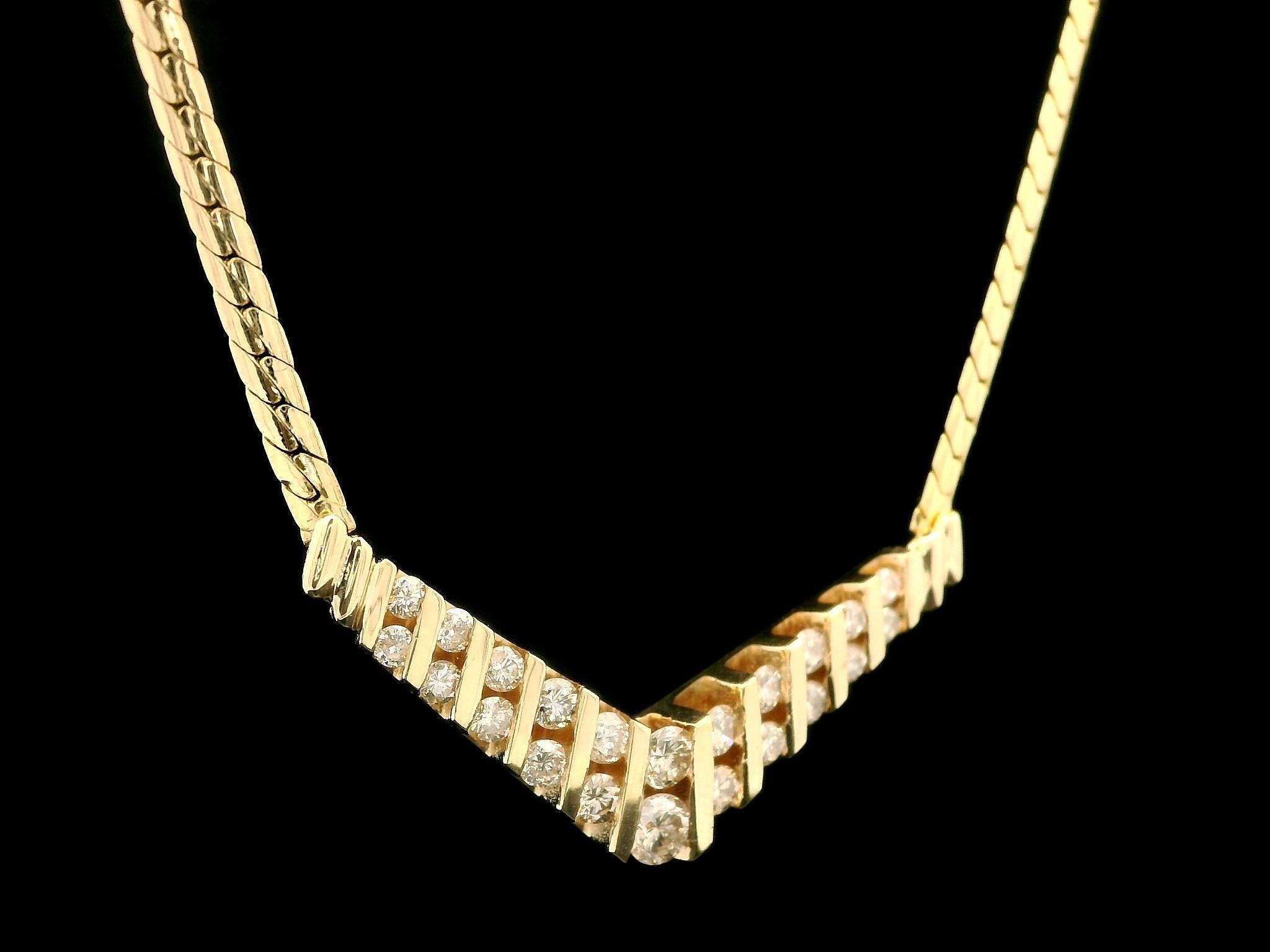 Collana italiana in oro 14k con diamanti a canale da 0,80 carati e centro V.I.I. su maglia piatta a S in vendita 2
