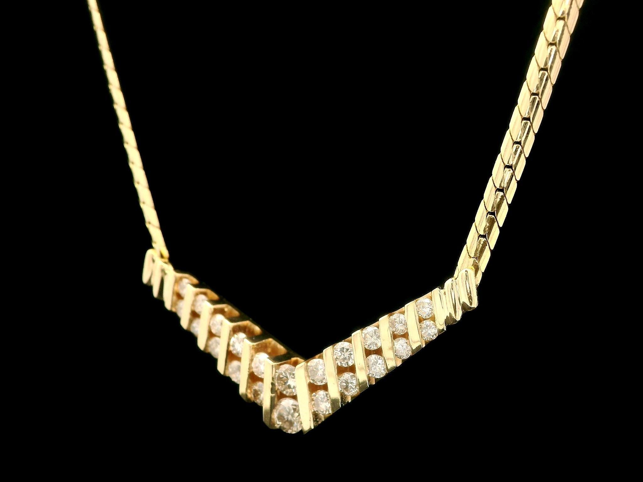 Collana italiana in oro 14k con diamanti a canale da 0,80 carati e centro V.I.I. su maglia piatta a S in vendita 3
