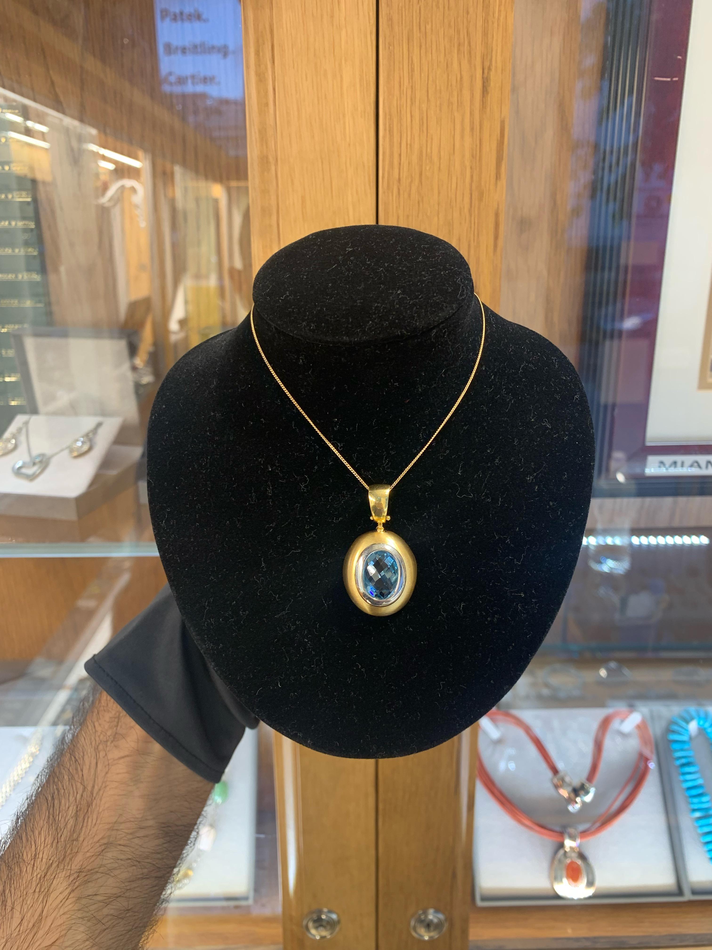 14k Gold Blauer Topas-Anhänger (Ovalschliff) im Angebot