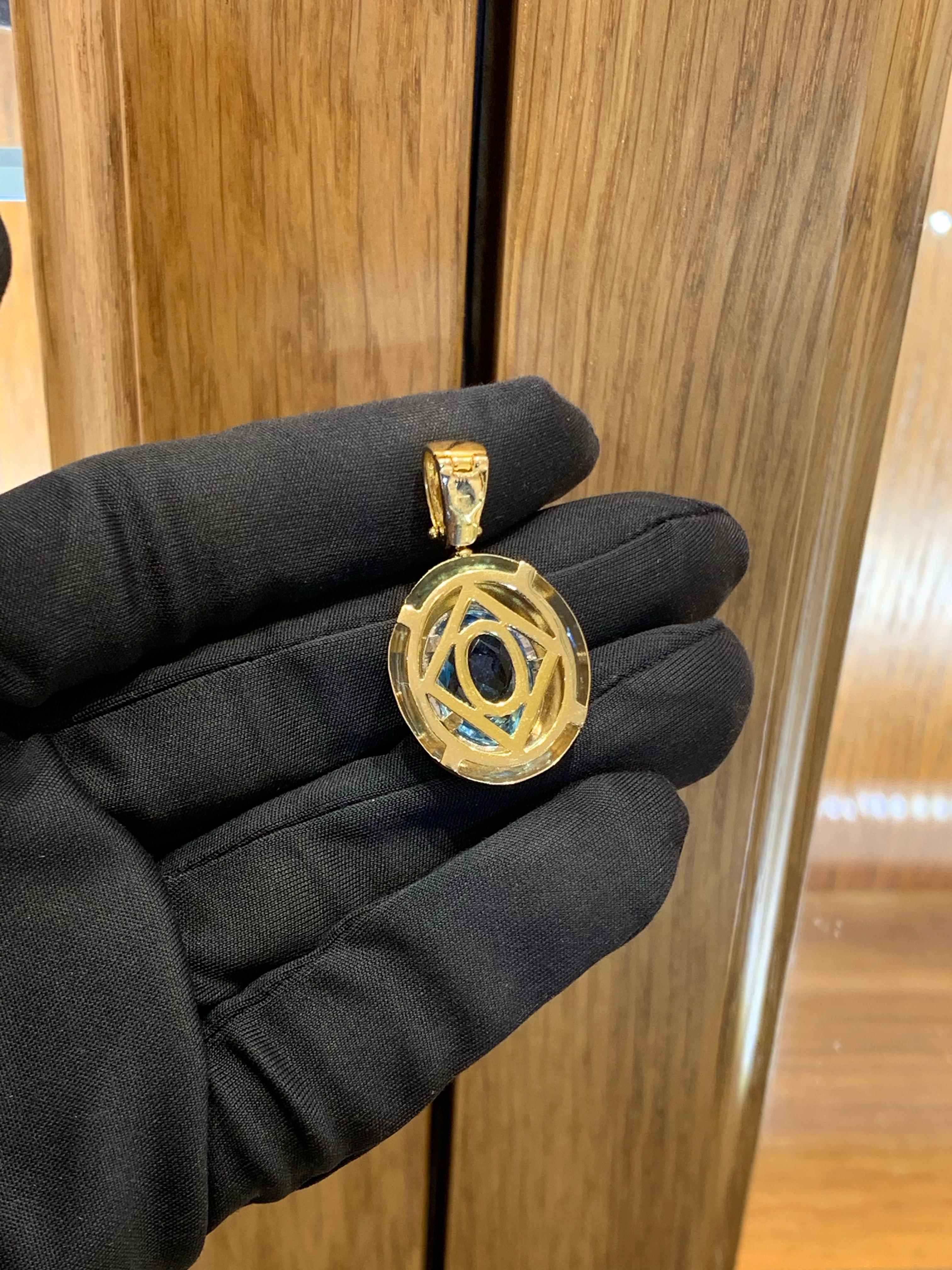 Italian 14k Gold Blue Topaz Pendant  In Excellent Condition For Sale In Ramat Gan, IL