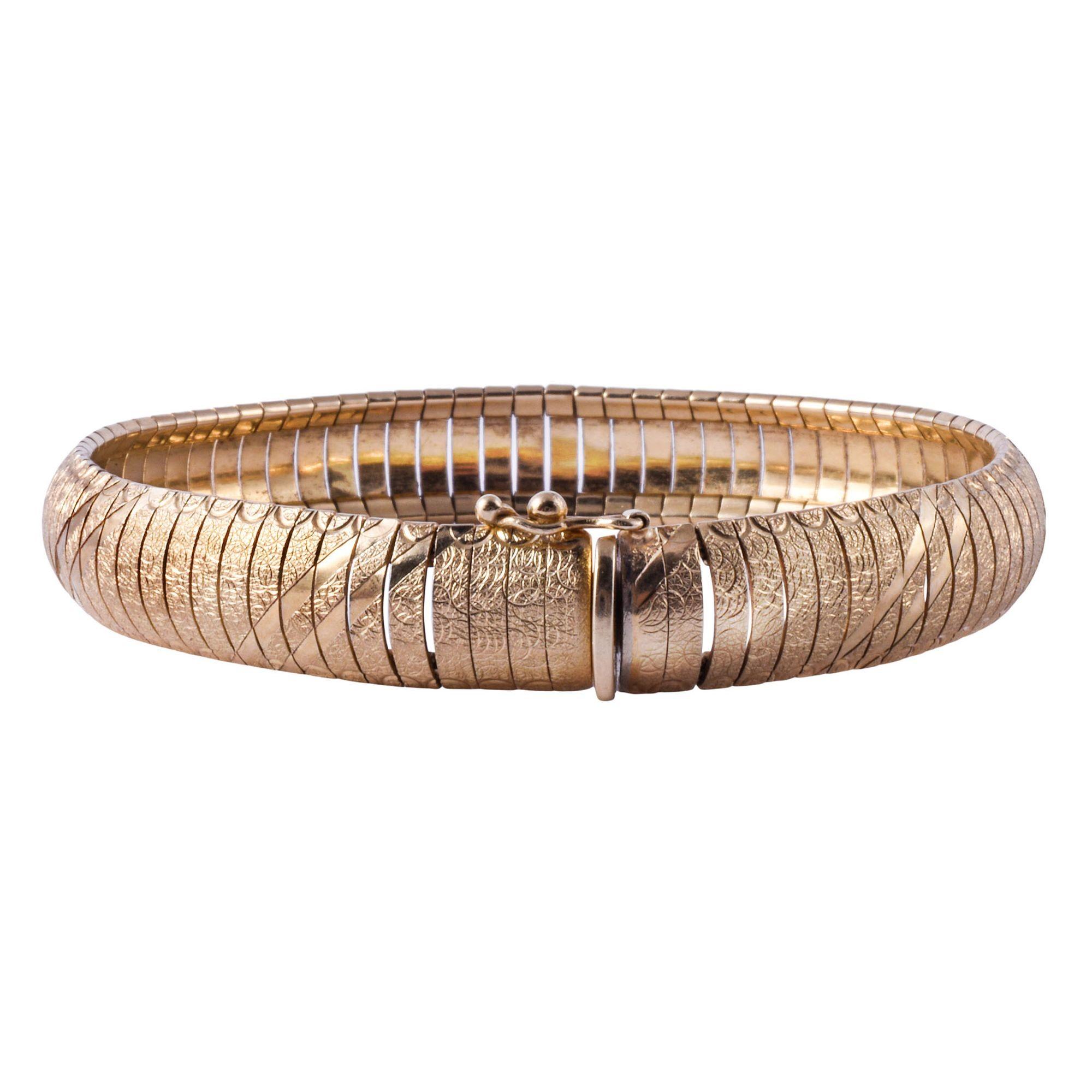 Estate italienischen 14K Gold Armband. Dieses Armband ist aus 14 Karat Gelbgold gefertigt und in Italien gestempelt. Der italienische Armreif wiegt 18,9 Gramm. Abmessungen 7,125 