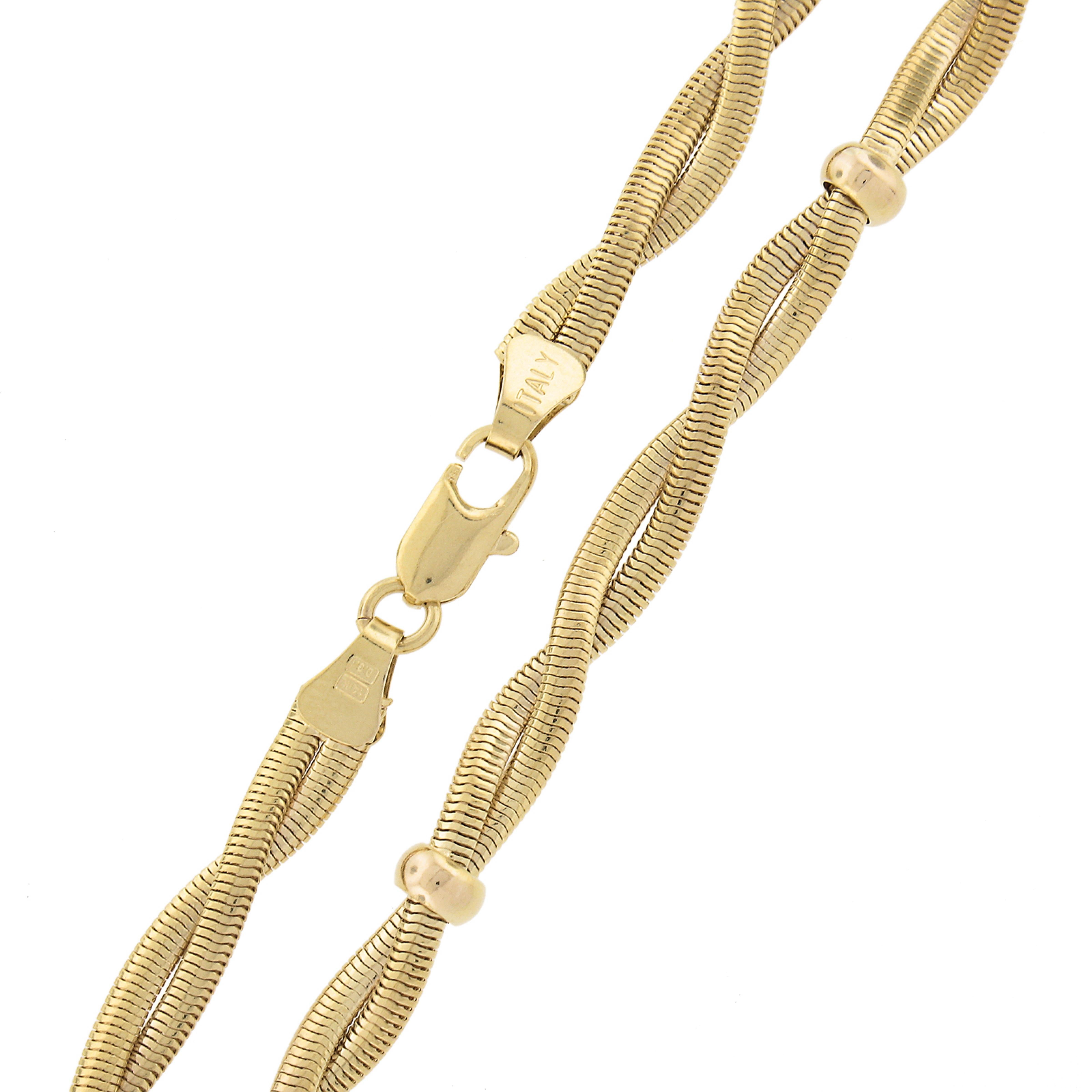 Diese atemberaubend elegante Halskette wurde aus massivem 14-karätigem Gelbgold gefertigt und verfügt über ein fein geflochtenes Doppelschlangenglied. Die Halskette ist mit polierten Teilen verziert. Sehr elegant! Viel Spaß :)

MATERIAL: Massives