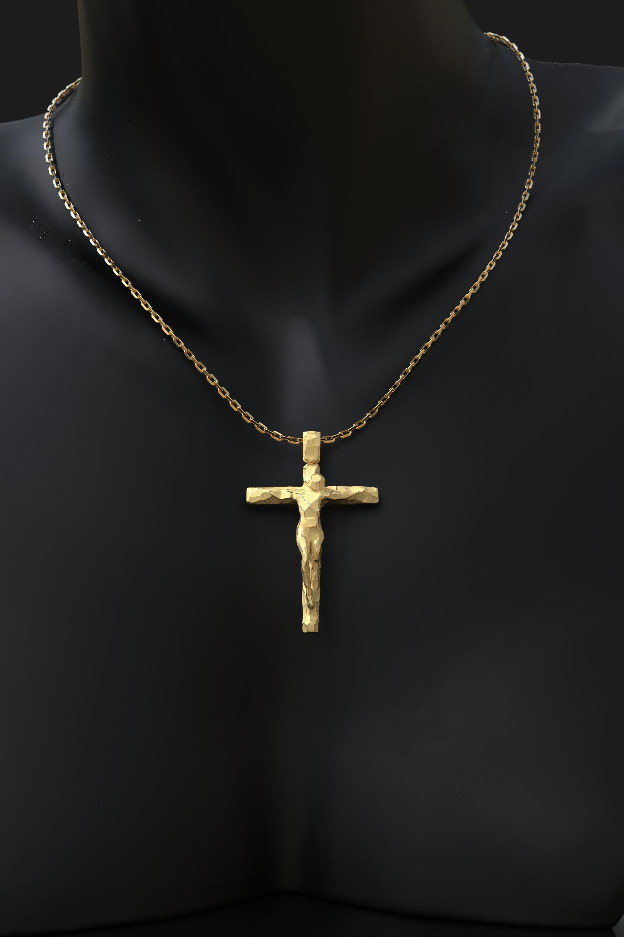 Moderne Collier pendentif en forme de croix en or 14 carats italien pour hommes, fabriqué sur commande. en vente