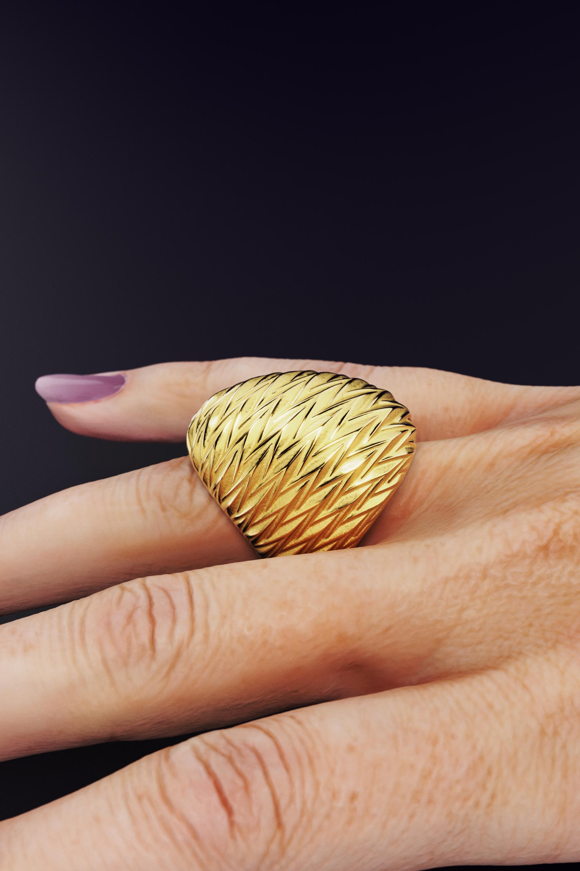 in vendita:  Anello a cupola in oro italiano 14k con struttura moderna, finitura smerigliata e lucida 17