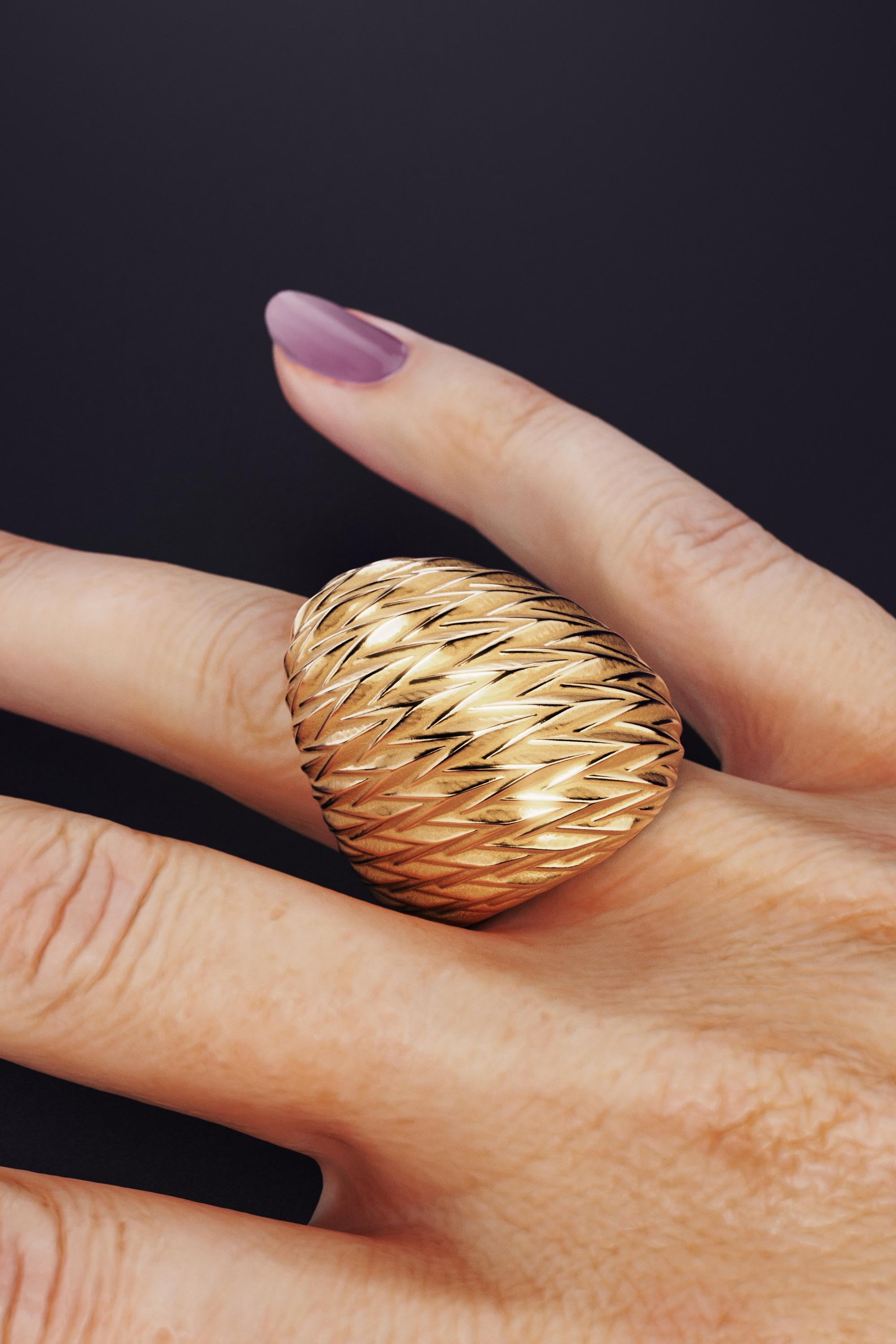 in vendita:  Anello a cupola in oro italiano 14k con struttura moderna, finitura smerigliata e lucida 6