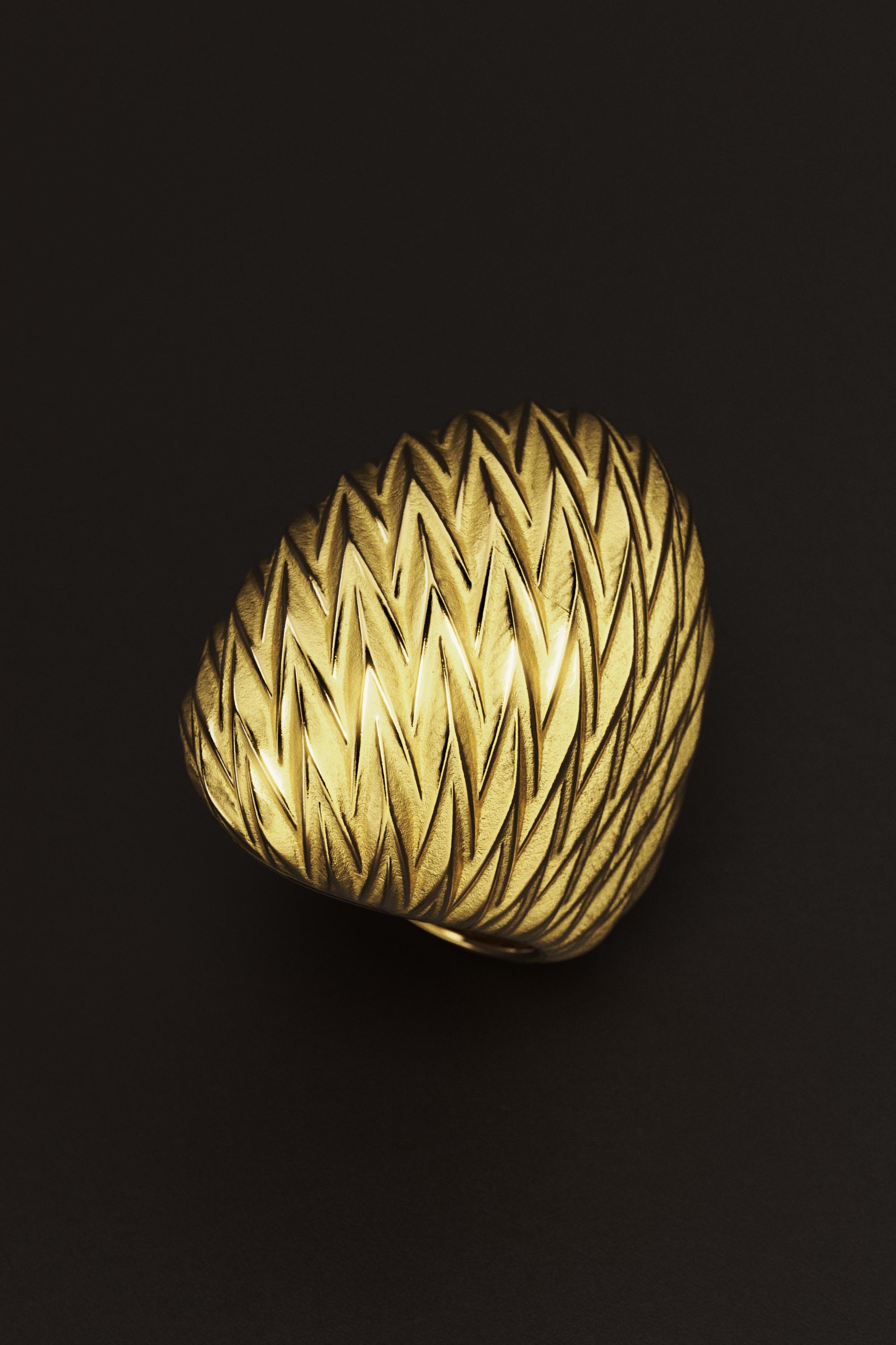 in vendita:  Anello a cupola in oro italiano 14k con struttura moderna, finitura smerigliata e lucida 9