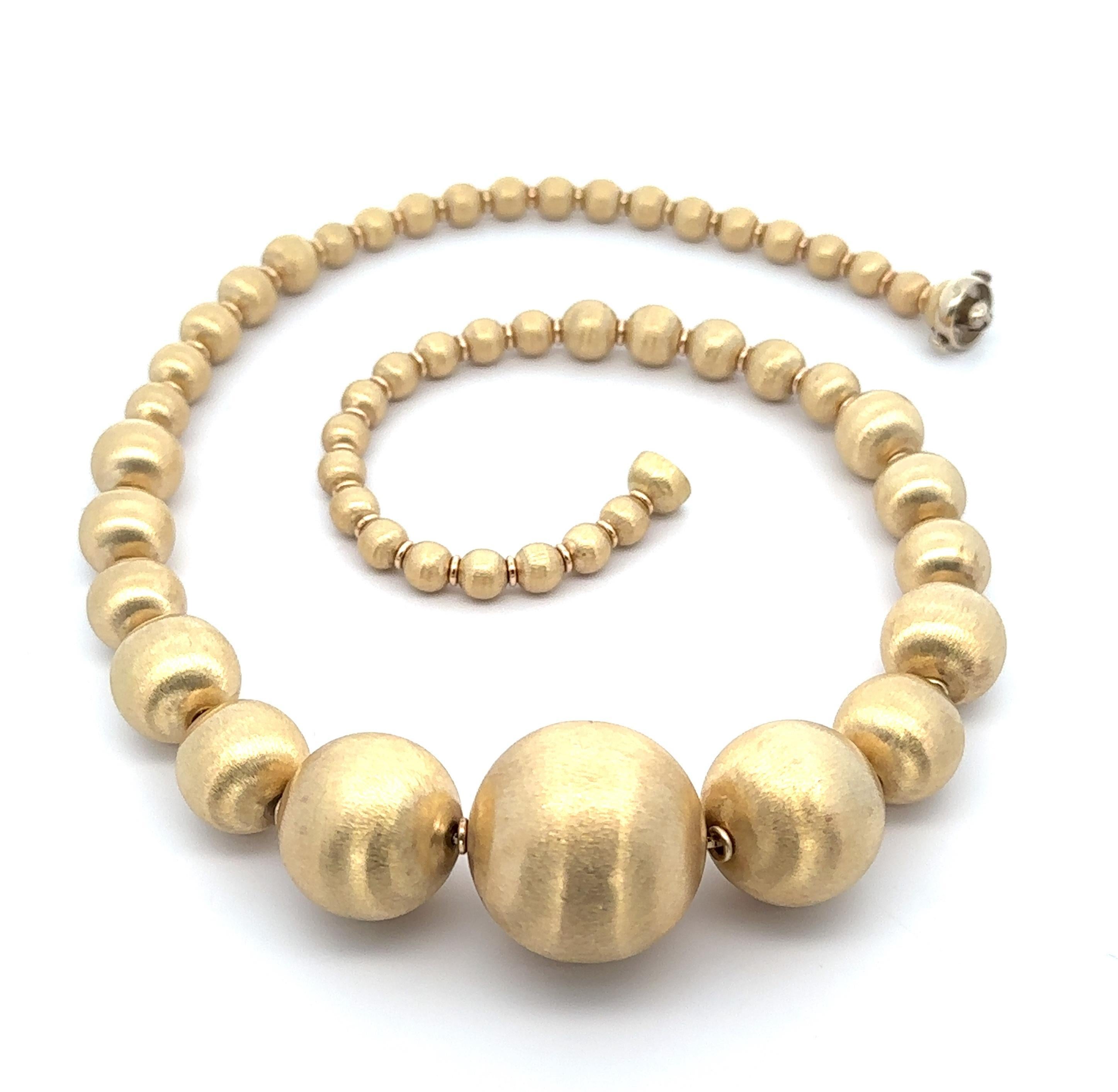 Chaîne à maillons collier boule italienne en or 14 carats, finition satinée brossée graduée en vente 3