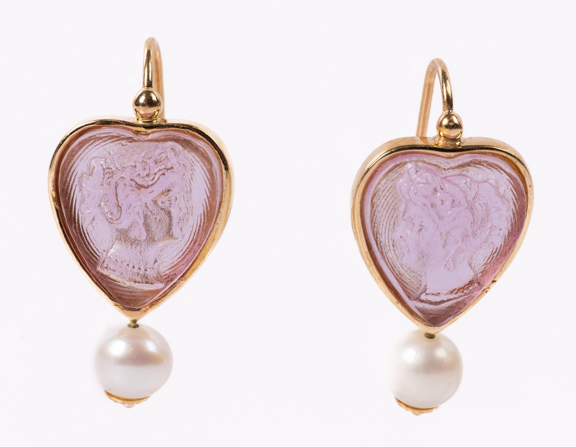 Contemporain Boucles d'oreilles italiennes en or 14 carats avec camées déesses en améthyste sculptées à la main en vente