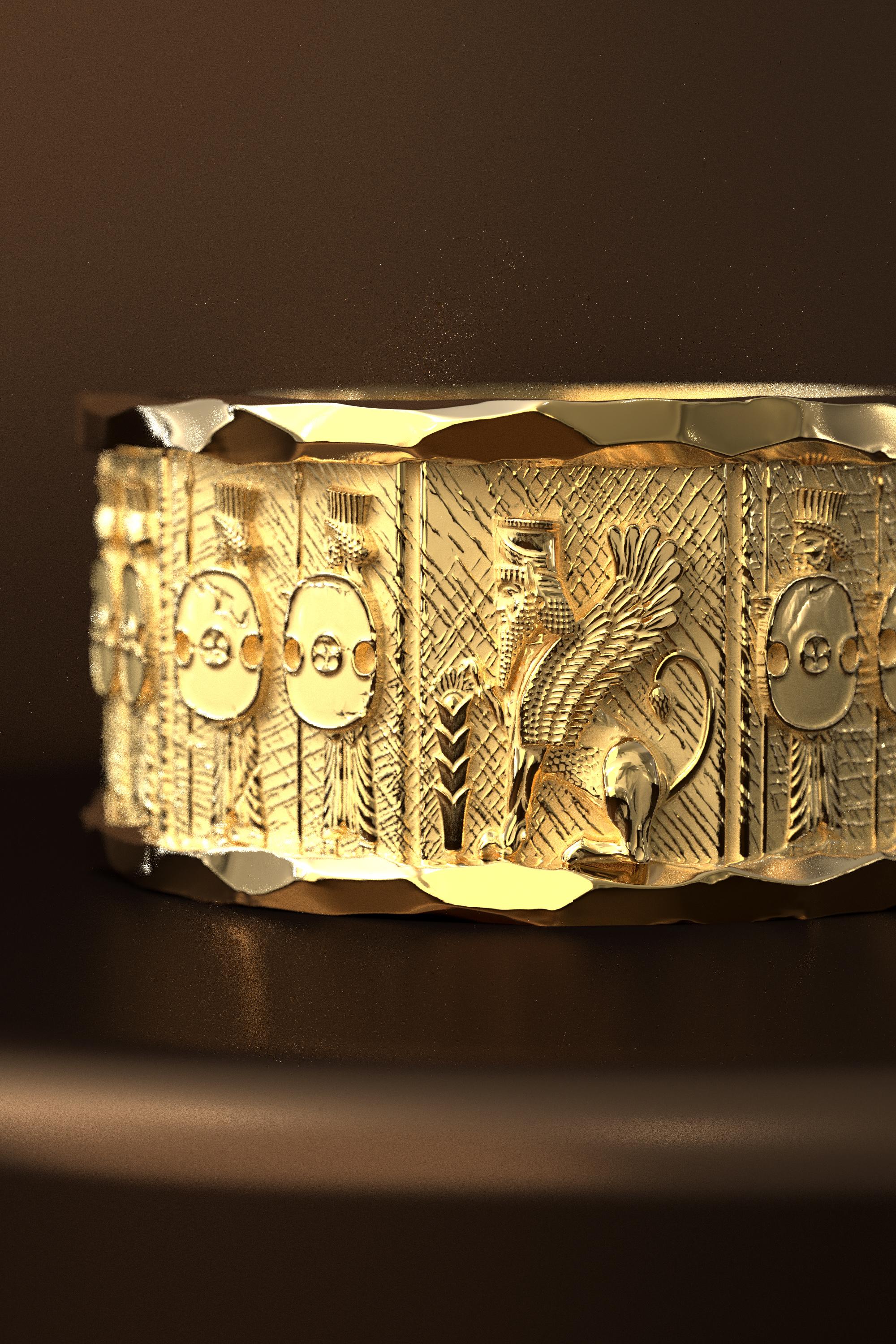 En vente :  Bague italienne en or 14 carats avec bas-reliefs en forme de temple de Perse, style persan  2