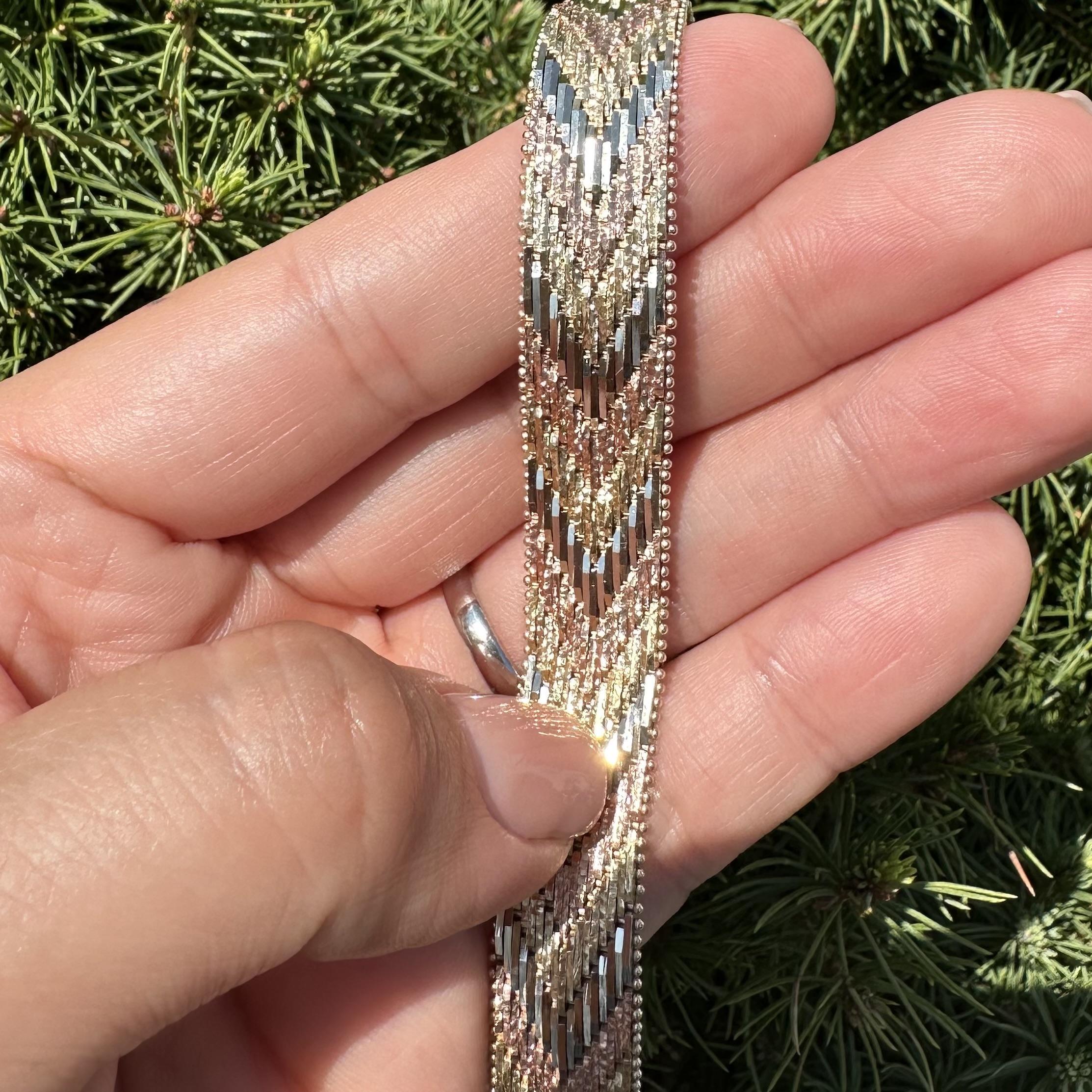 Italian 14k Tri-Color Gold Textured Faceted V Chevron Link Flat Strap Bracelet For Sale 7