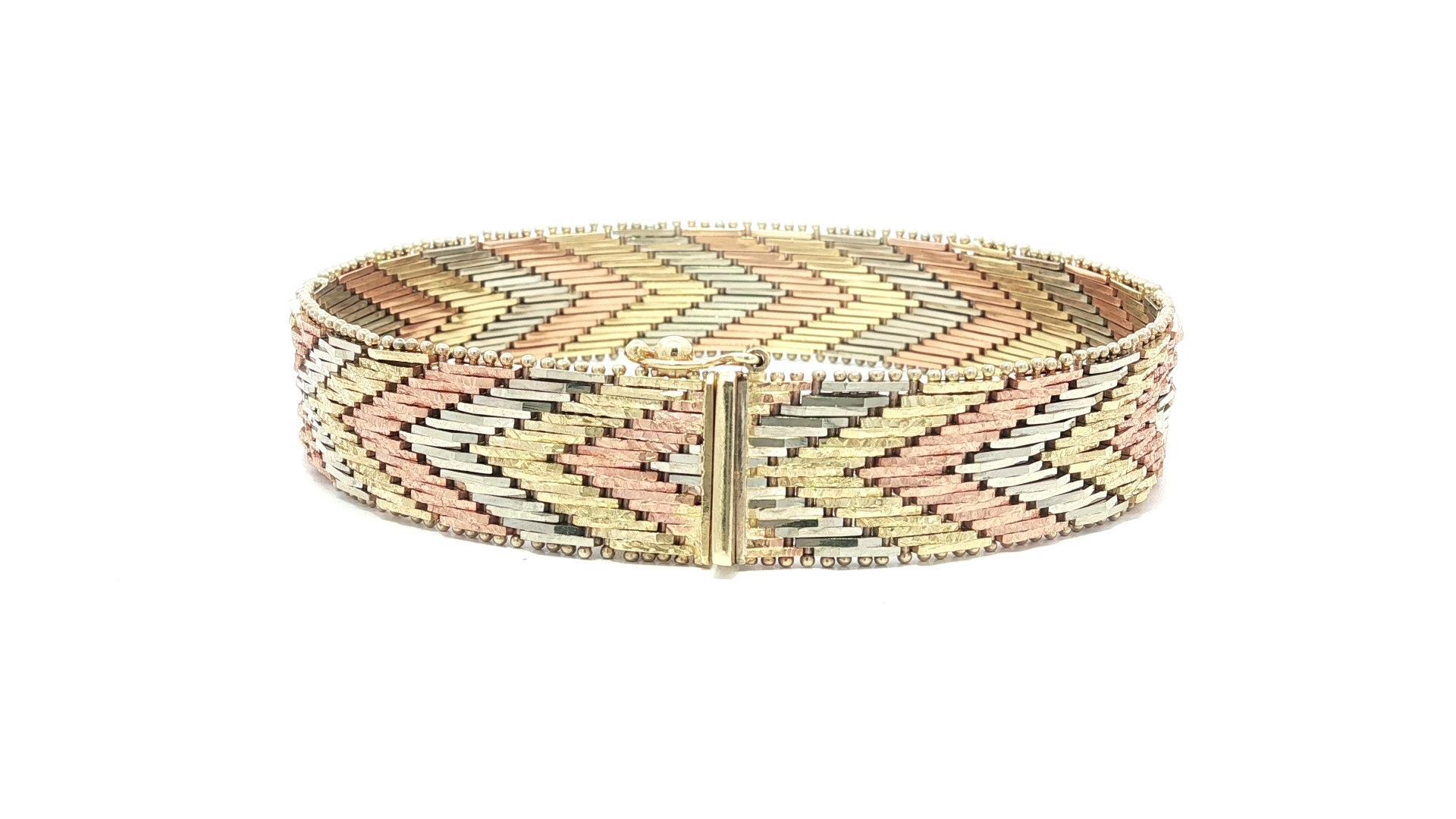 Women's Italian 14k Tri-Color Gold Textured Faceted V Chevron Link Flat Strap Bracelet For Sale