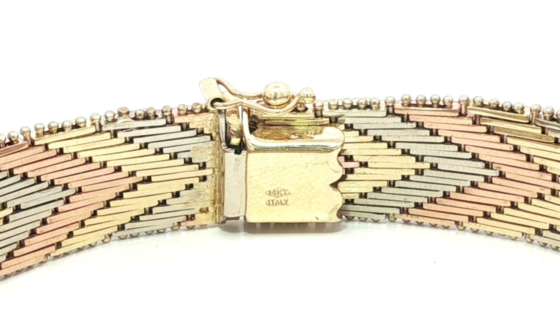 Italian 14k Tri-Color Gold Textured Faceted V Chevron Link Flat Strap Bracelet For Sale 2