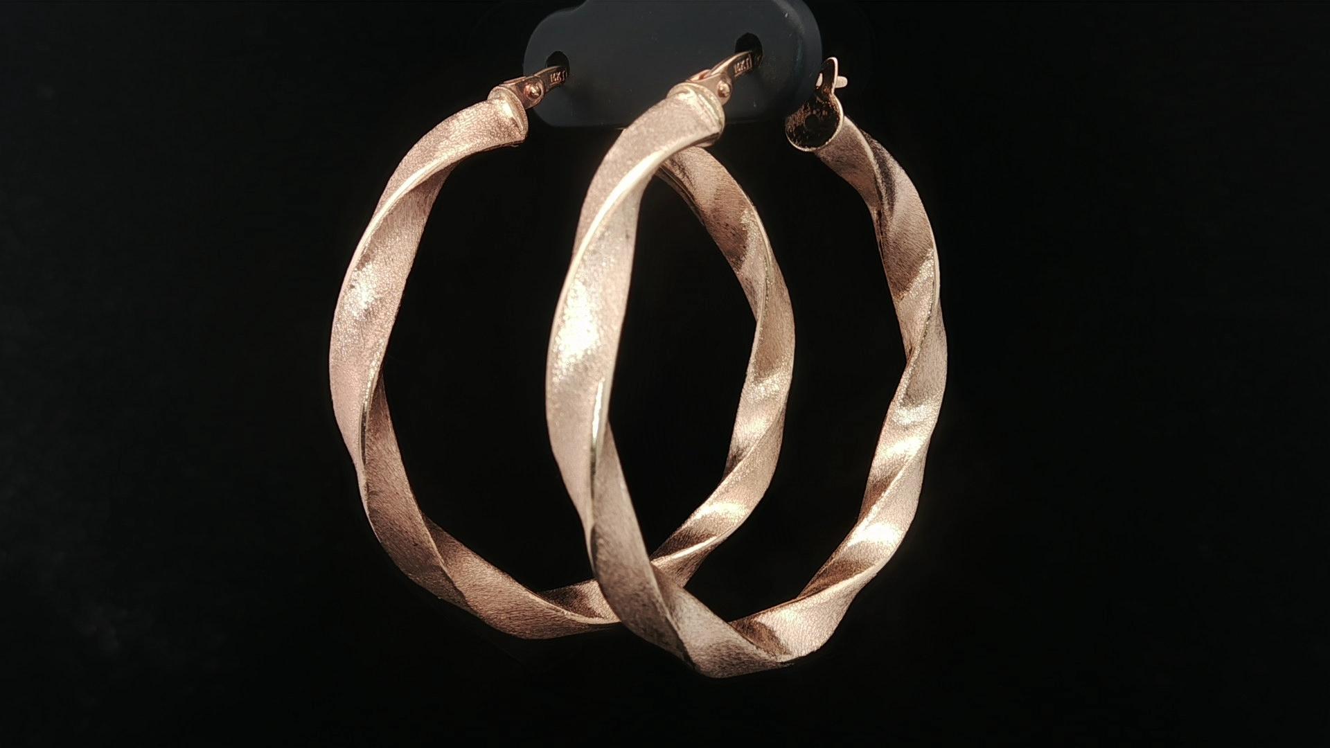 Orecchini a cerchio grandi in oro giallo 14k da 36 mm con design ritorto e finitura satinata in vendita 8