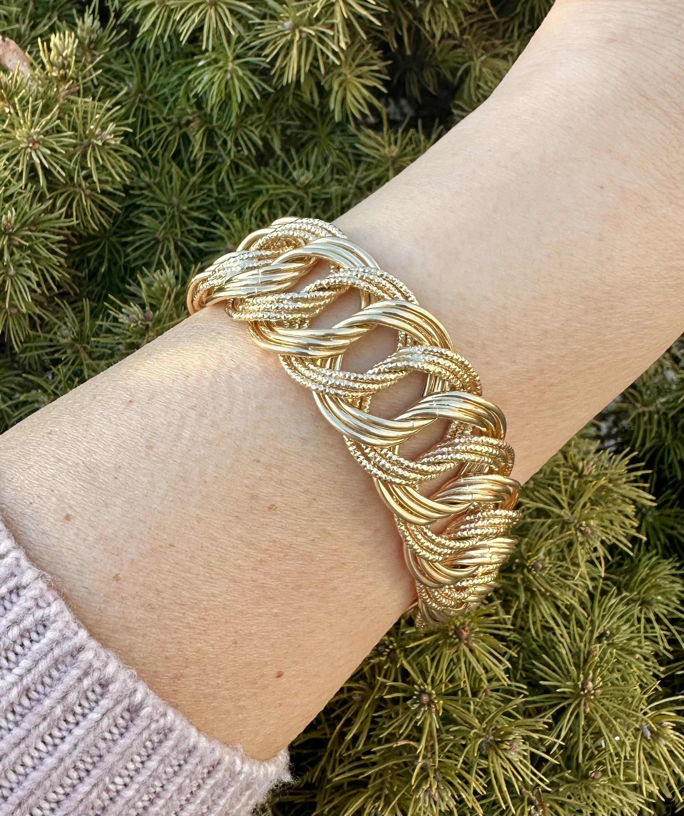 MATERIAL : Or jaune 14k massif - Tube creux - Or massif 
Poids : 17,85 grammes
Type : Maillon de bordure large
Longueur : Mesure 8.5