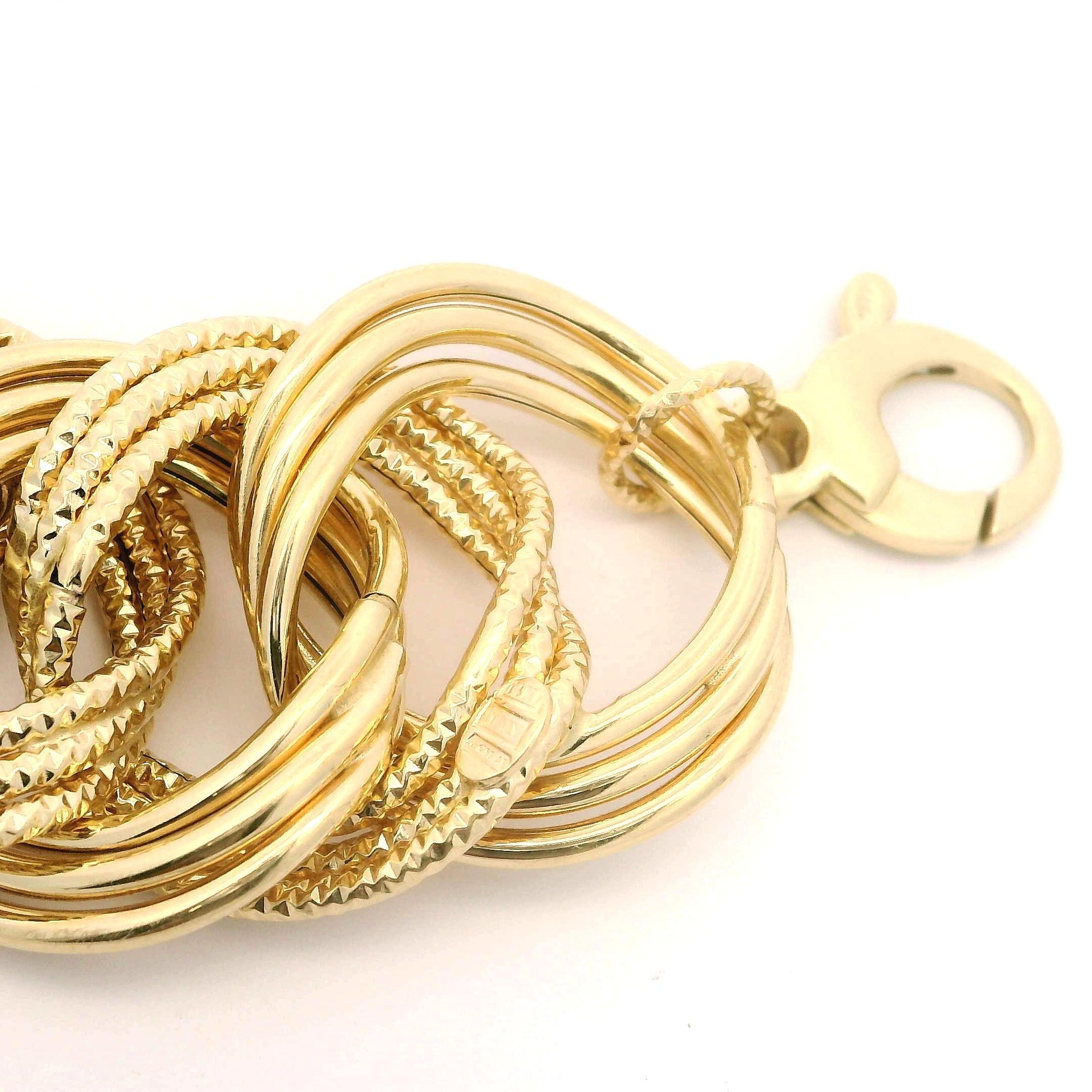 Bracelet italien à maillons larges en or jaune 14 carats, poli et texturé en vente 1