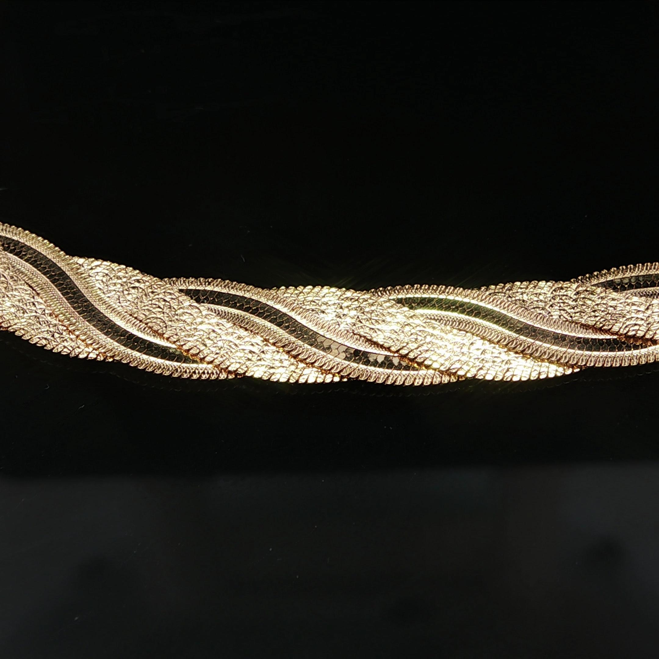 Pulsera italiana de oro amarillo de 14k con textura trenzada y eslabones planos en espiga en venta 7