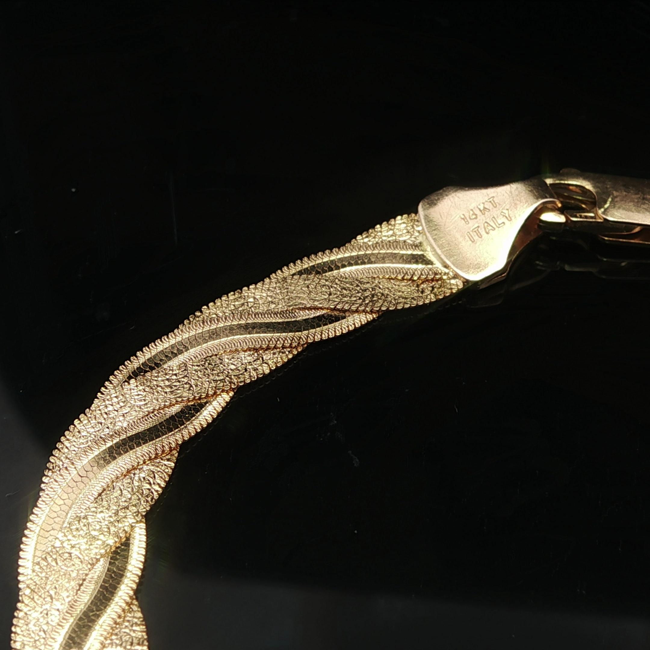 Pulsera italiana de oro amarillo de 14k con textura trenzada y eslabones planos en espiga en venta 8