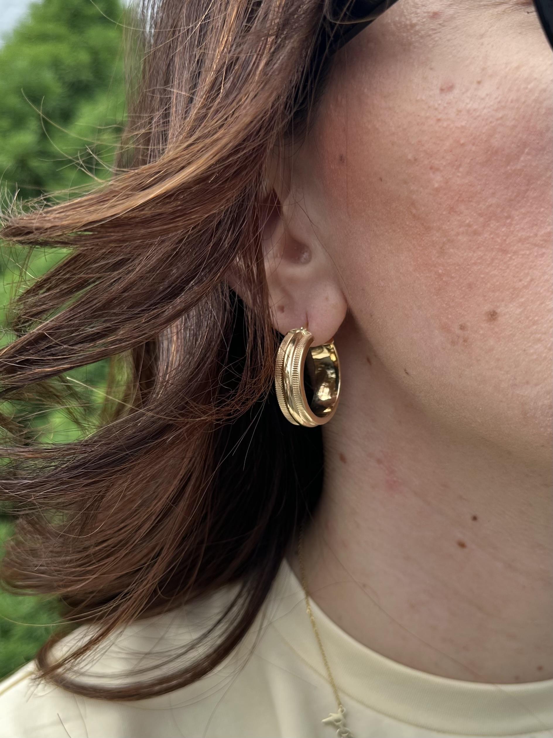 Italian 14k Yellow Gold Wide Coin Edge 27mm Large Hoop Earrings For Sale 5