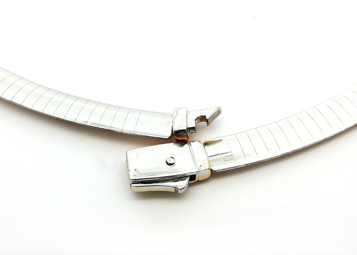 Collier italien en or jaune et blanc 14k avec chaîne à maillons oméga réversibles de 5,2 mm de large en vente 1