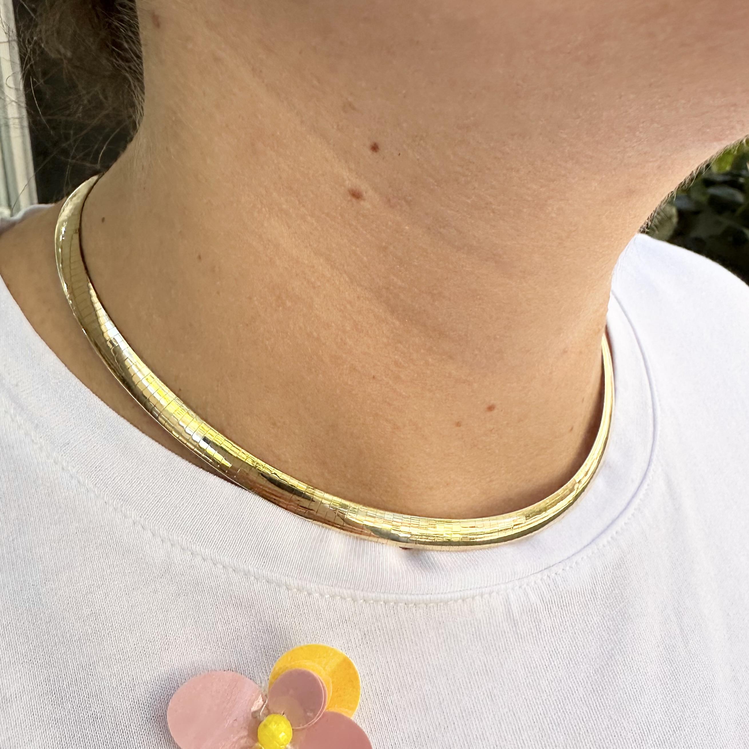 Collier italien en or jaune et blanc 14k avec chaîne à maillons oméga réversibles de 5,2 mm de large en vente 2