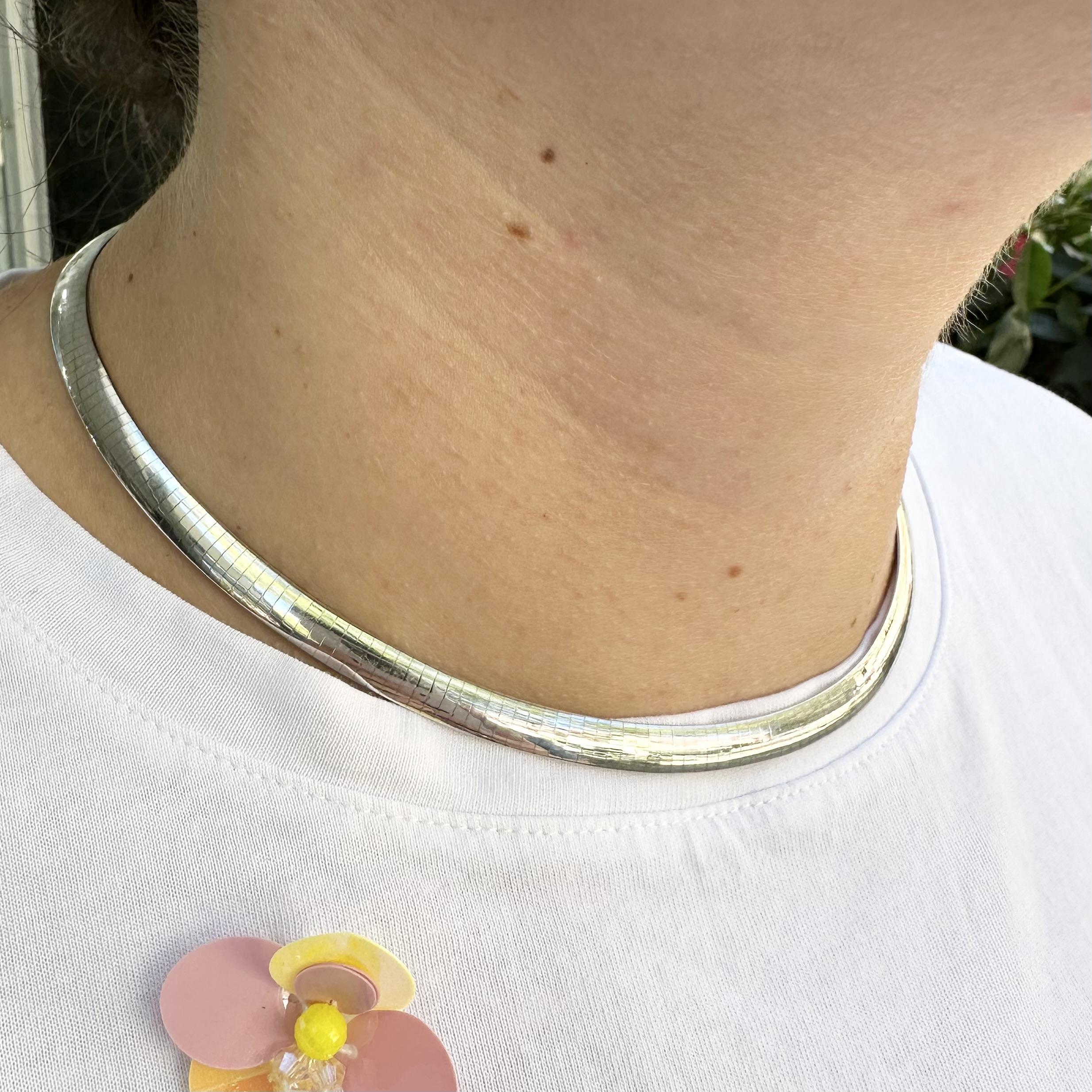Collier italien en or jaune et blanc 14k avec chaîne à maillons oméga réversibles de 5,2 mm de large en vente 5