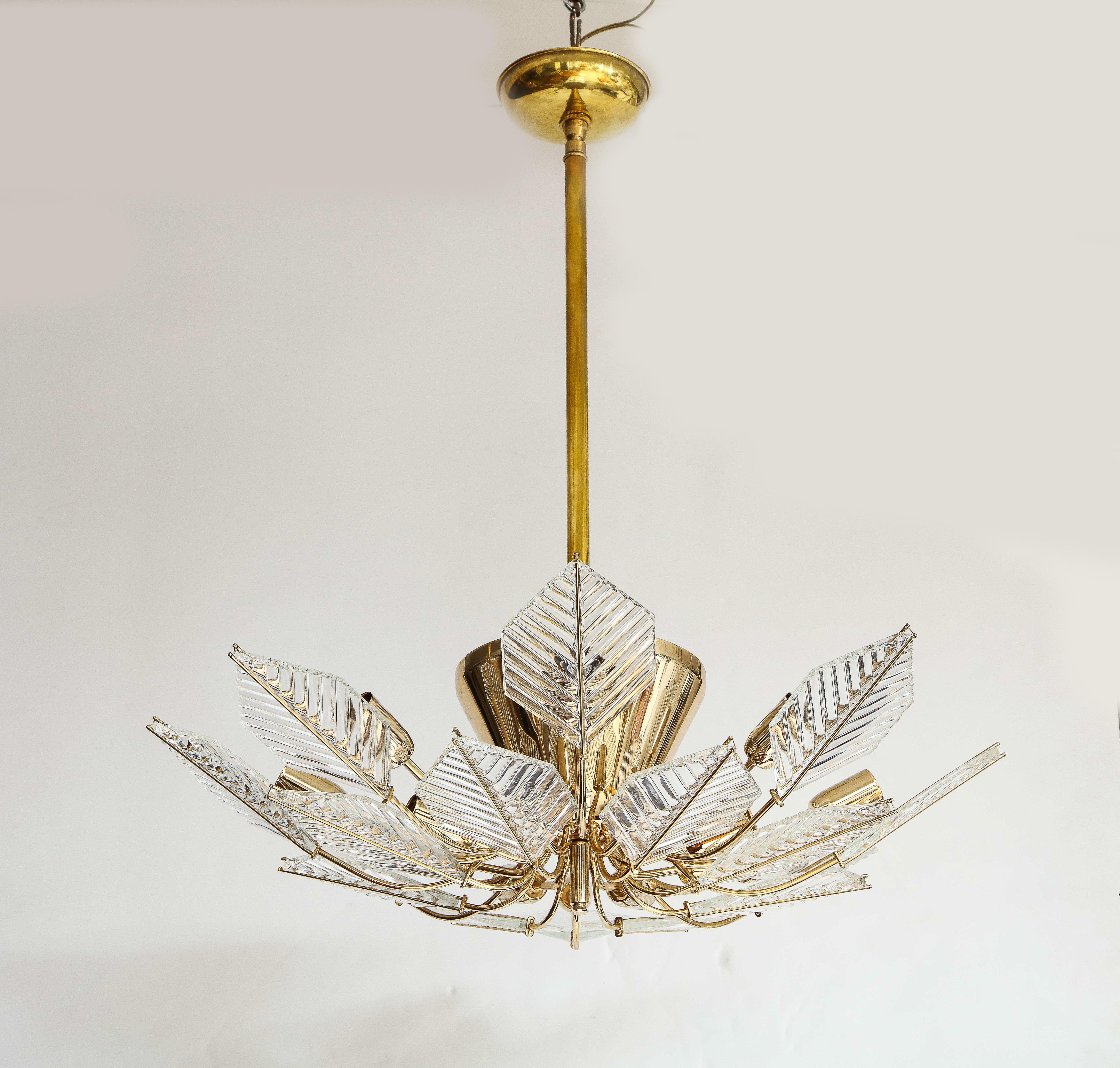 Italian 15 Light Glass Chandelier Decorated with Leaf Motif, La Murrina, 1970's In Good Condition For Sale In New York, NY