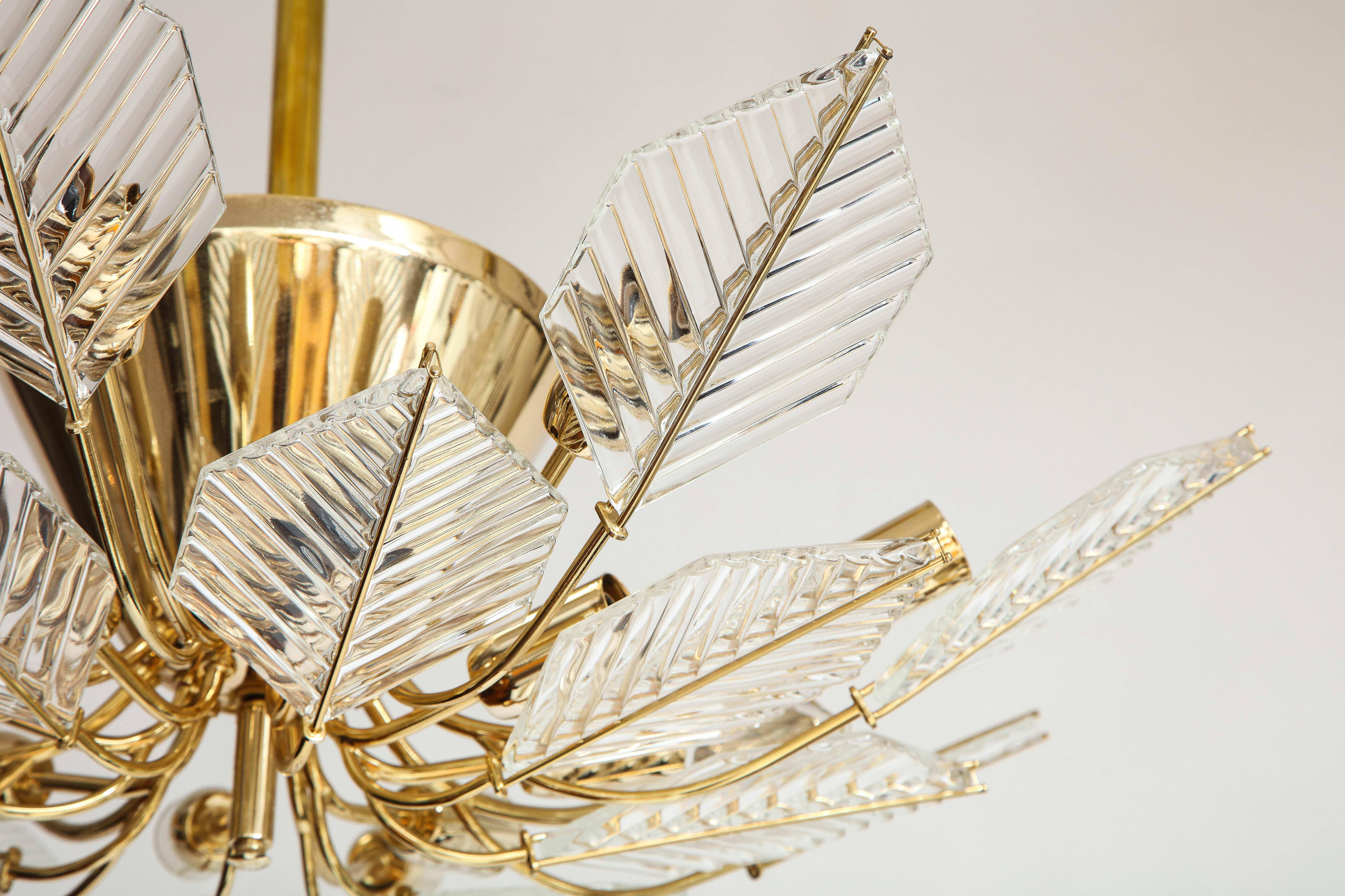 Gold Plate Italian 15 Light Glass Chandelier Decorated with Leaf Motif, La Murrina, 1970's For Sale