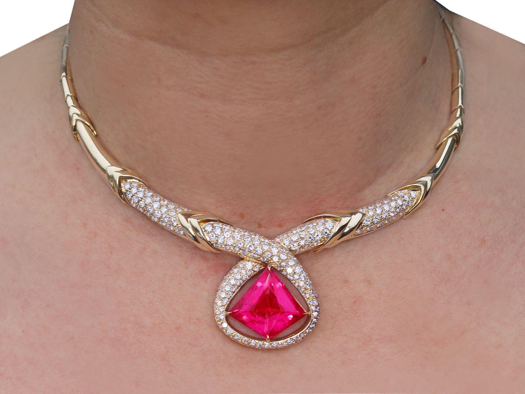 Italian 15.65 Carat Pink Tourmaline and 6.90 Carat Diamond Yellow Gold Necklace For Sale 4