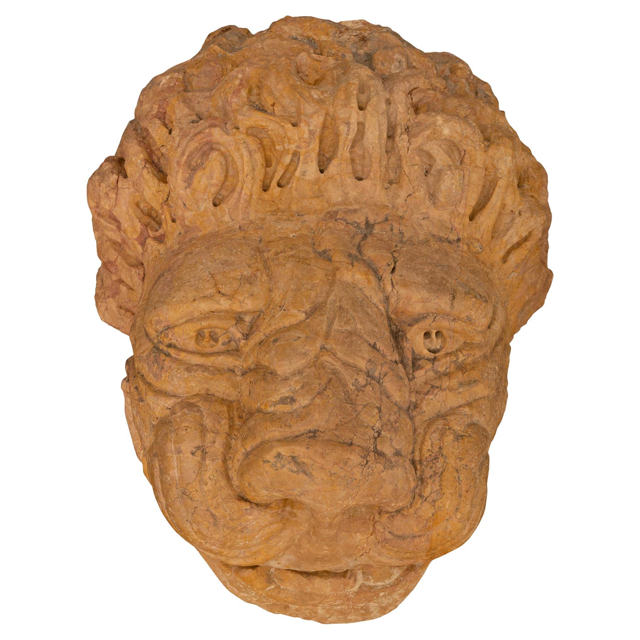 Tête de fontaine italienne en marbre Rosso Verona des XVIe et XVIIe siècles en vente