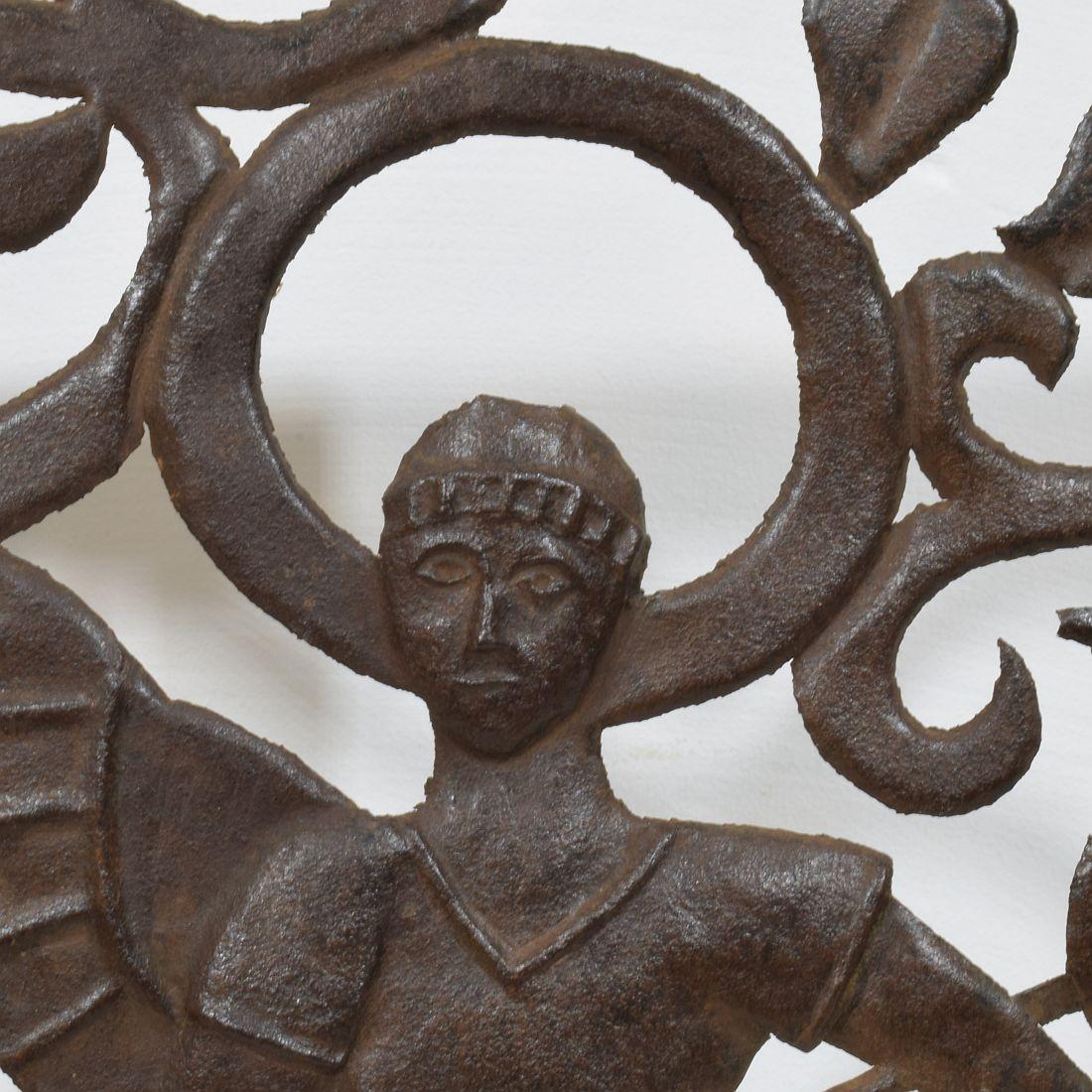 Petite porte en fer italienne représentant Saint George, 16e-17e siècle en vente 5
