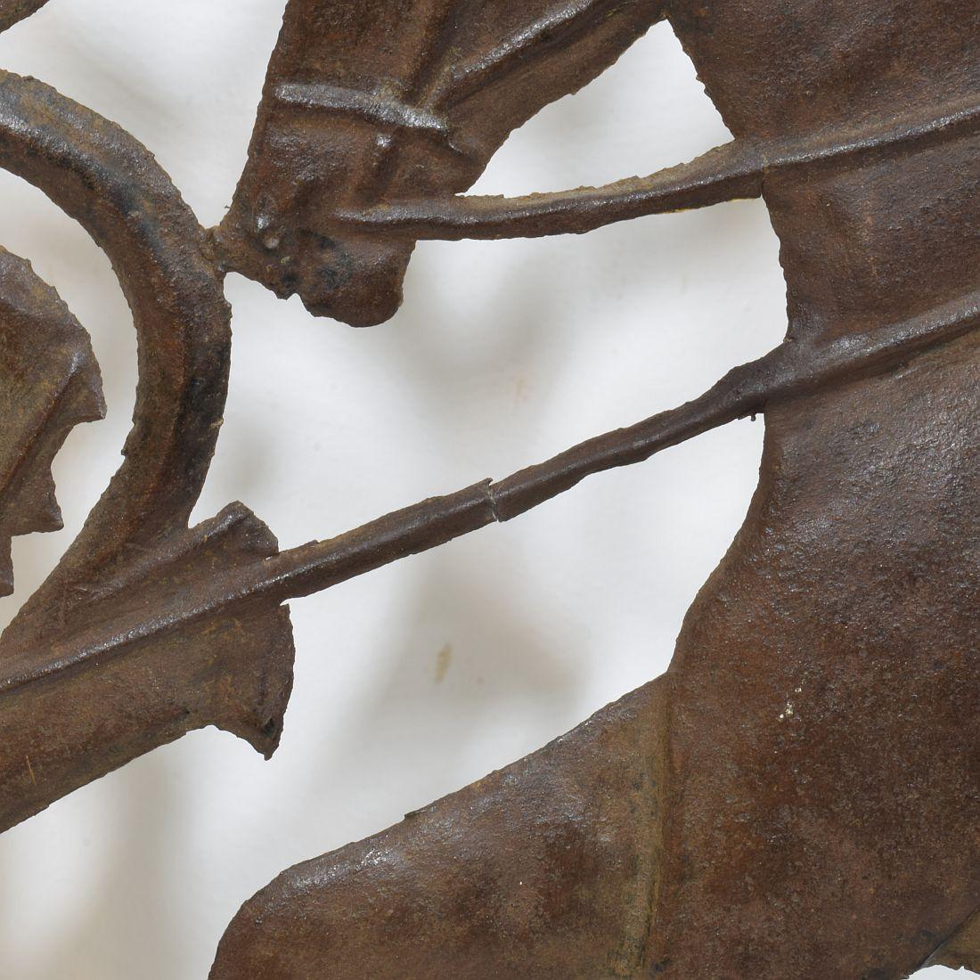 Petite porte en fer italienne représentant Saint George, 16e-17e siècle en vente 11