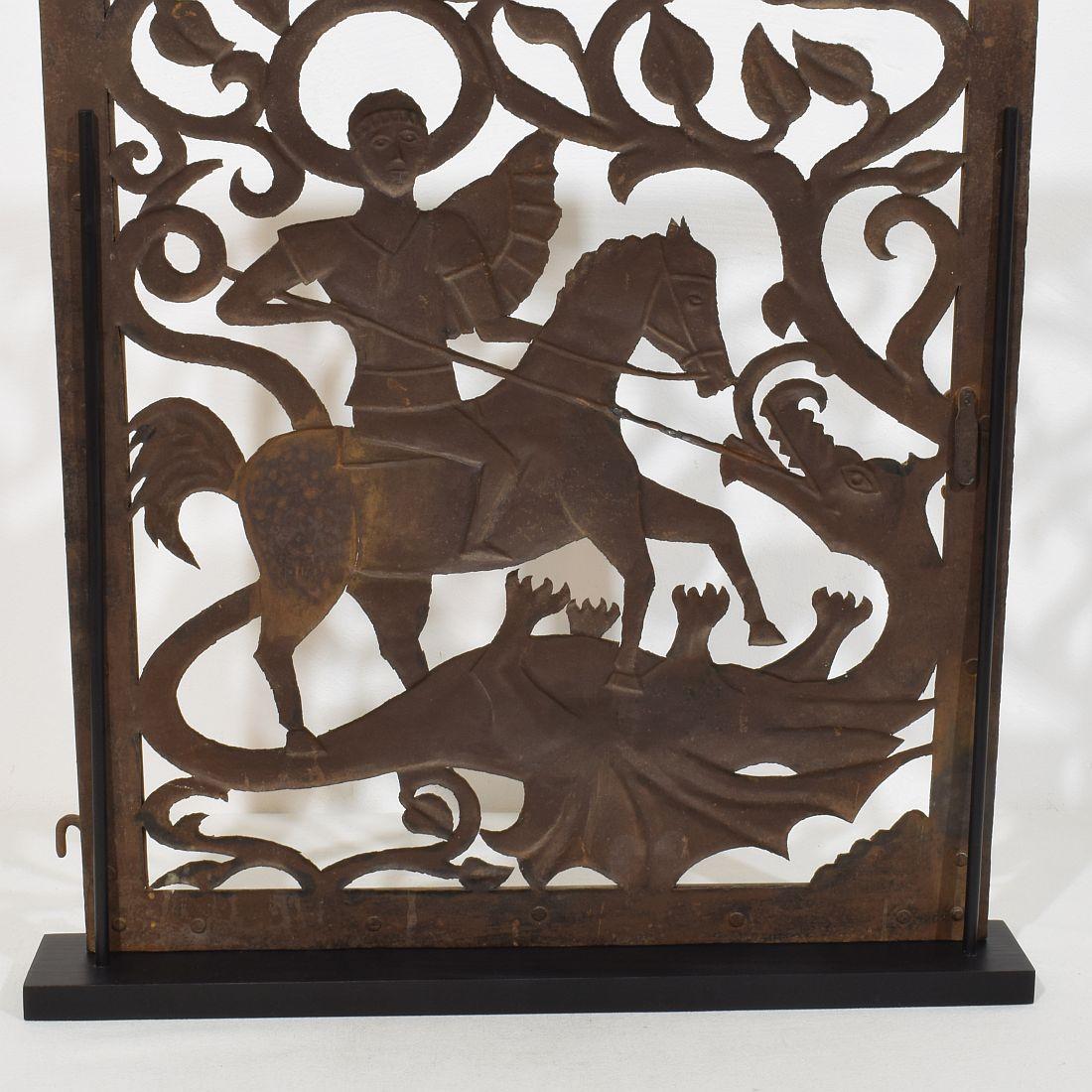 Petite porte en fer italienne représentant Saint George, 16e-17e siècle en vente 13