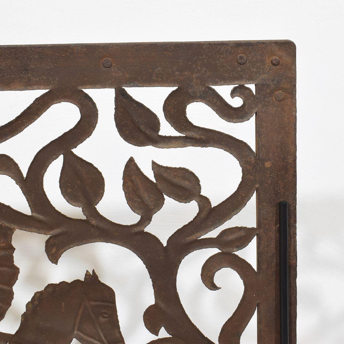Petite porte en fer italienne représentant Saint George, 16e-17e siècle en vente 14