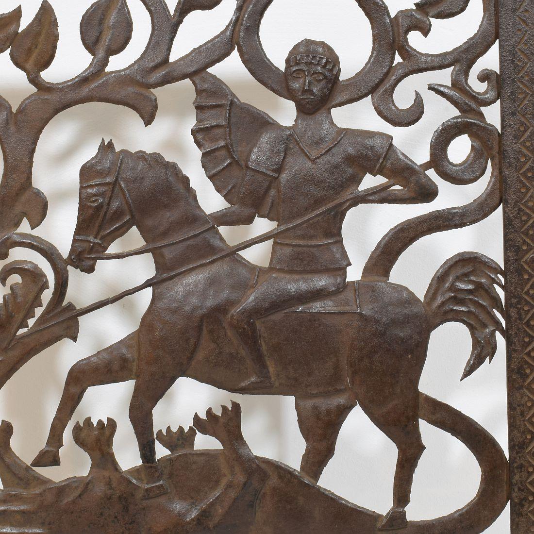Petite porte en fer italienne représentant Saint George, 16e-17e siècle en vente 3