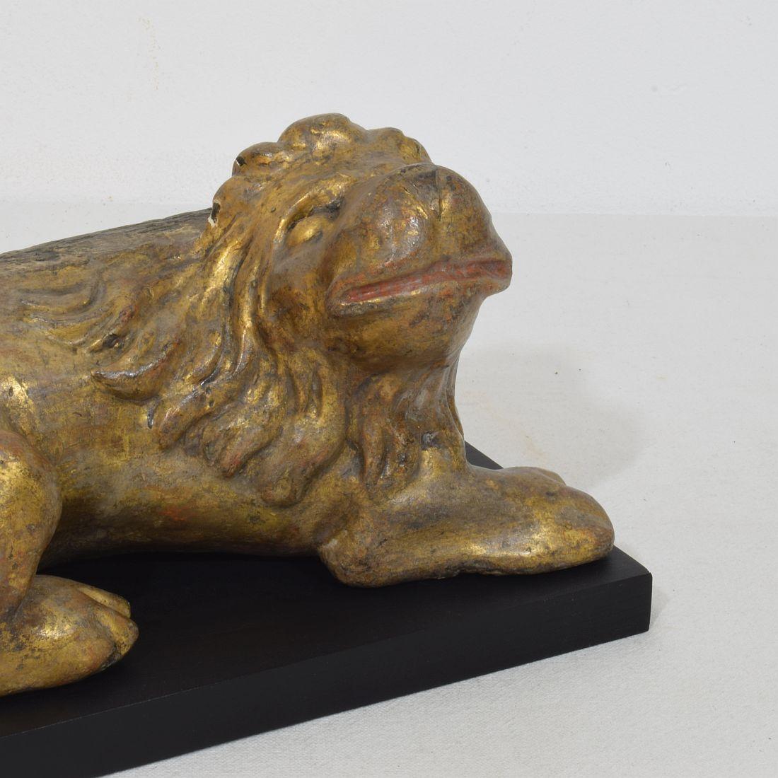 Italian 16th century Hand Carved Wooden Lion For Sale 6