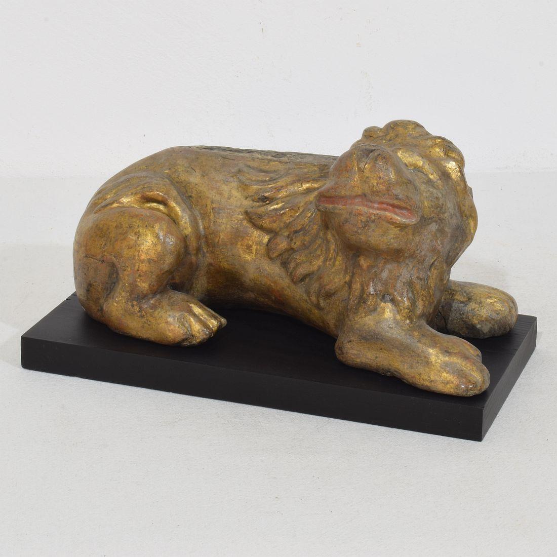 Hand-Carved Italian 16th century Hand Carved Wooden Lion For Sale