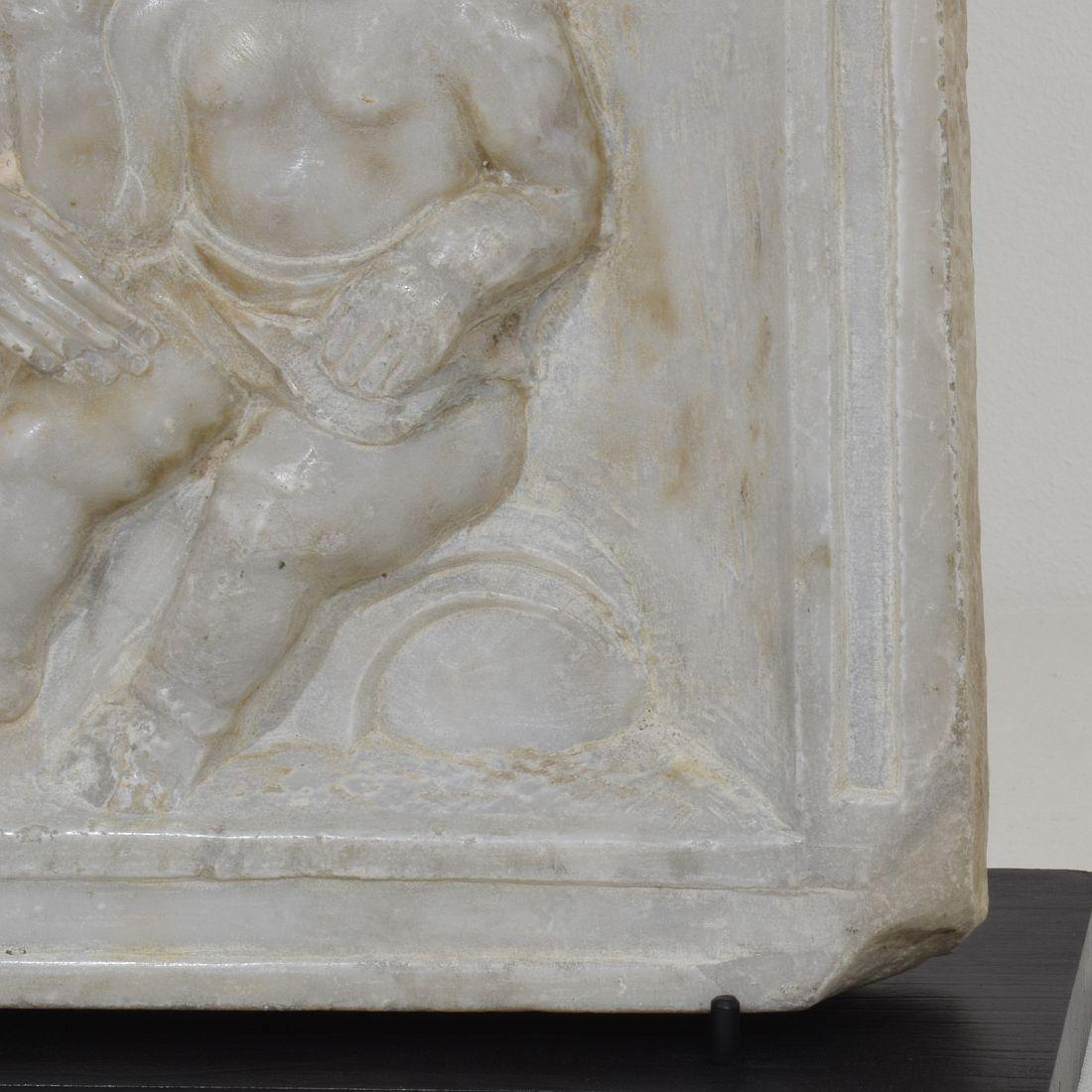 Panneau en marbre italien du 17ème siècle représentant Madone et enfant 8