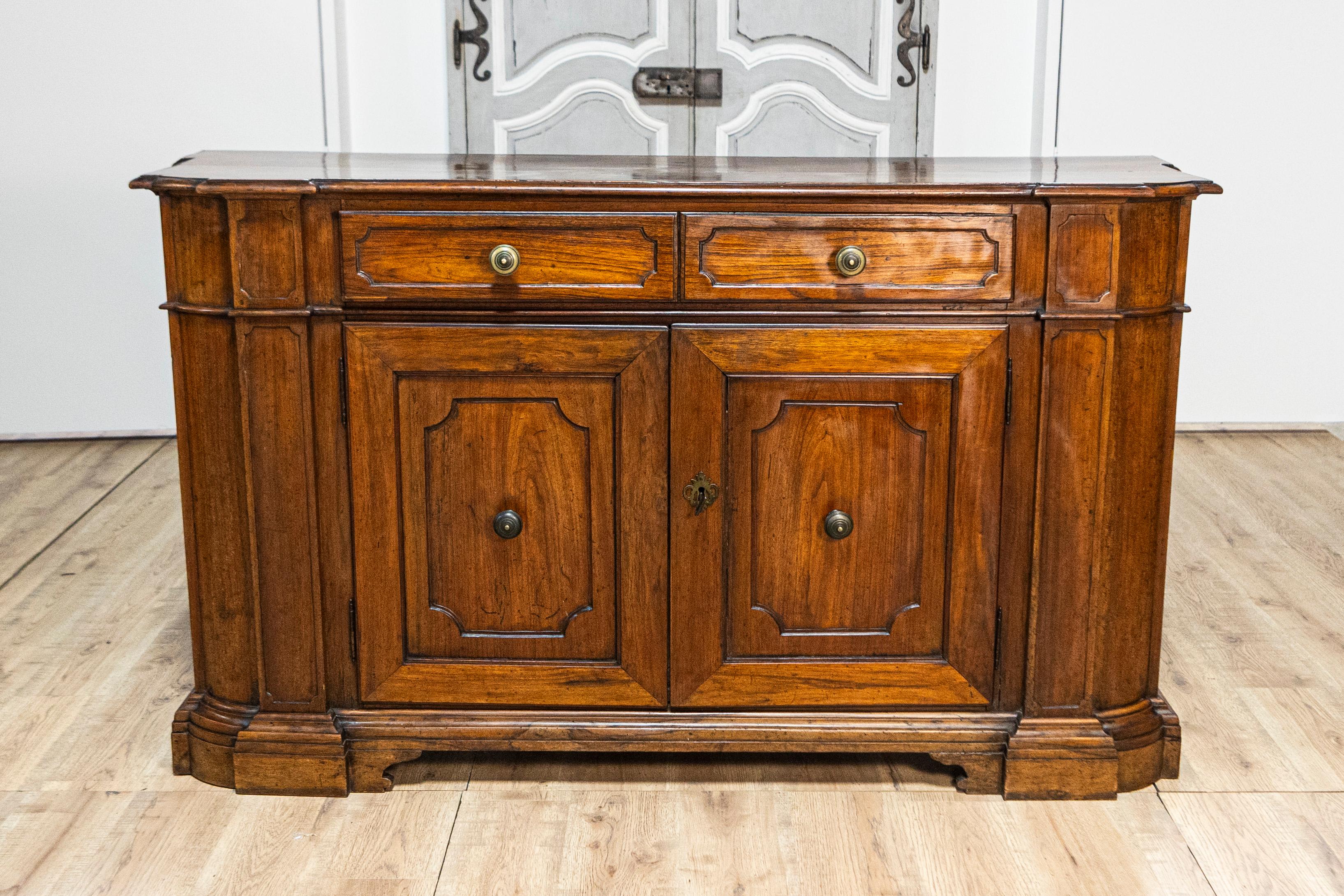 Italian 1700s Walnut Credenza with Four Drawers, Four Doors and Pilasters For Sale 10