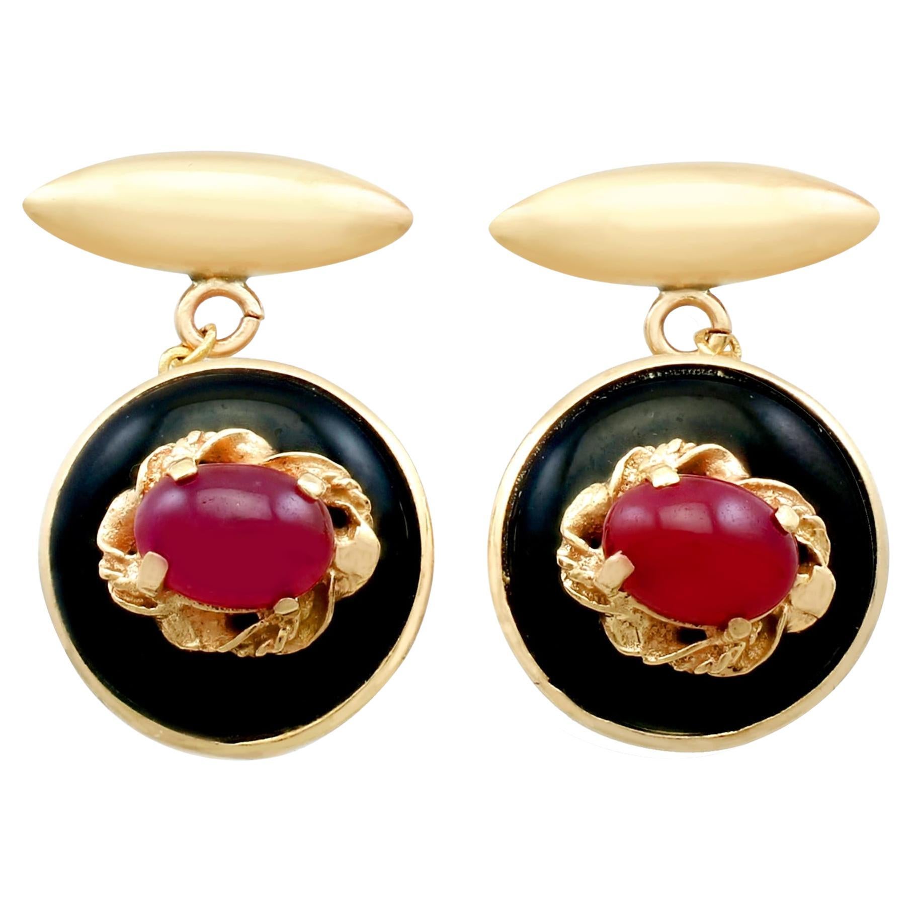 Italian 1.75 Carat Ruby and Onyx Yellow Gold Cufflinks For Sale