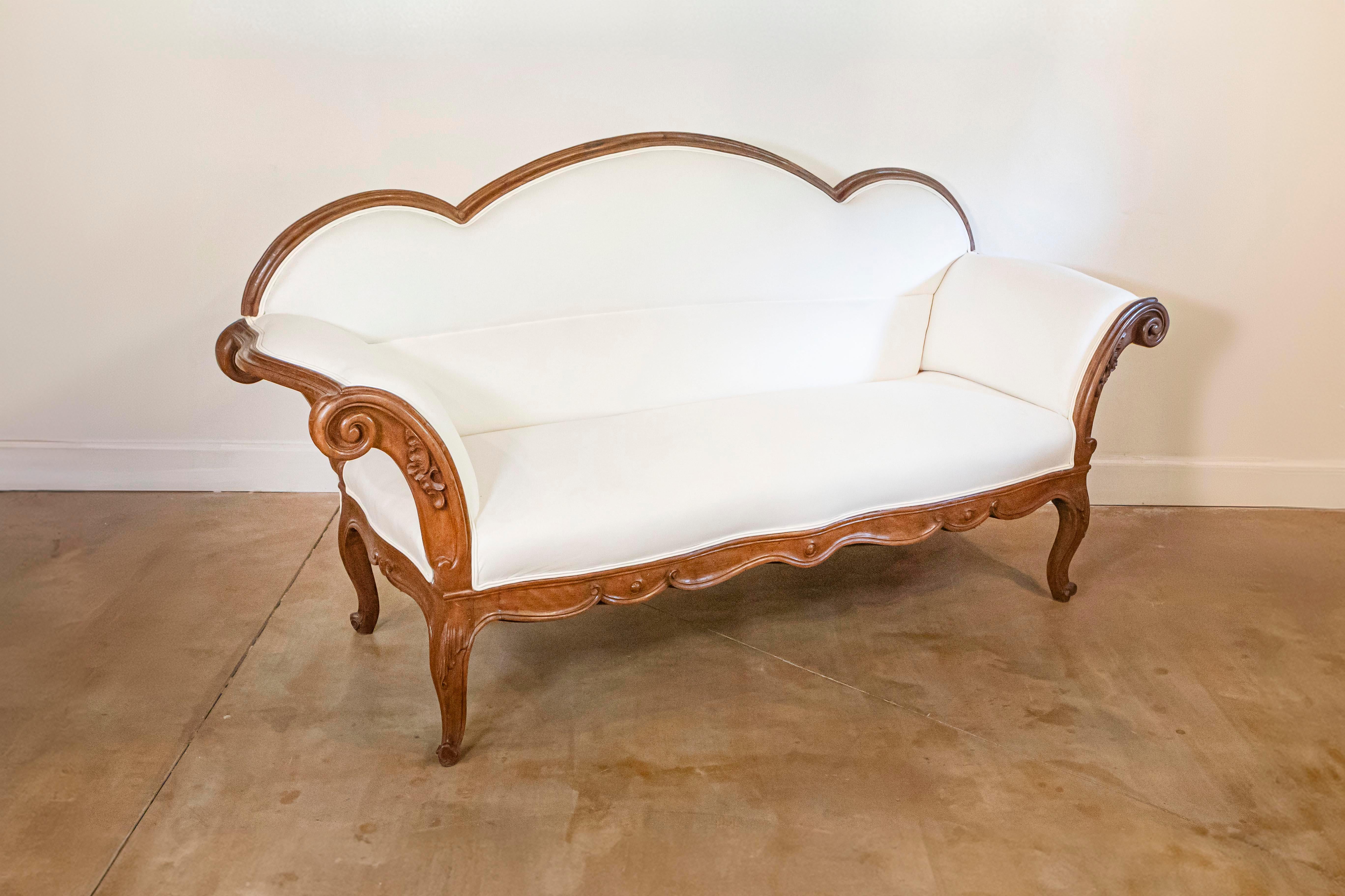 Italian 1750s Walnut Tripled Arched Sofa from Lombardy with New Upholstery In Good Condition For Sale In Atlanta, GA
