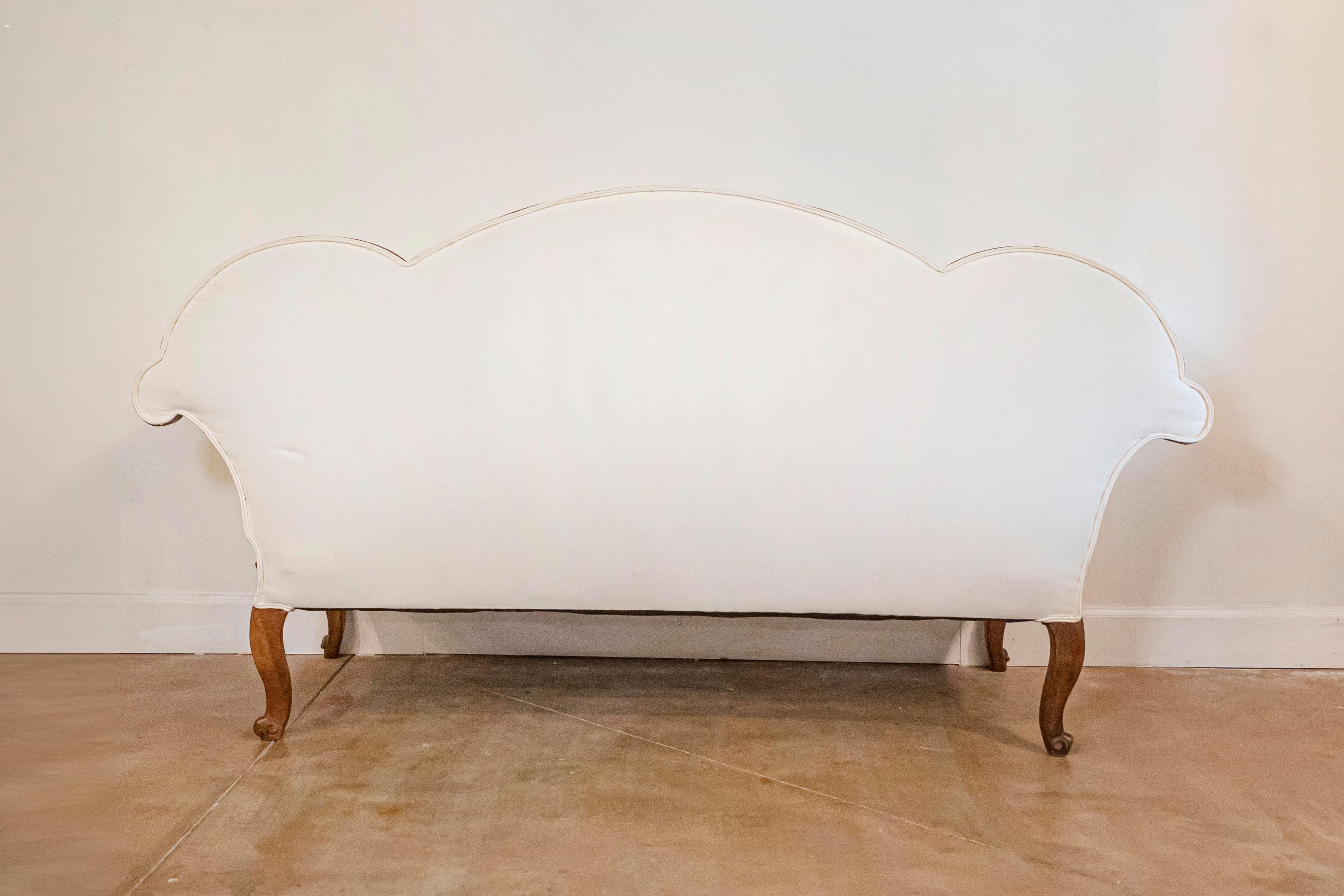 Italian 1750s Walnut Tripled Arched Sofa from Lombardy with New Upholstery For Sale 1
