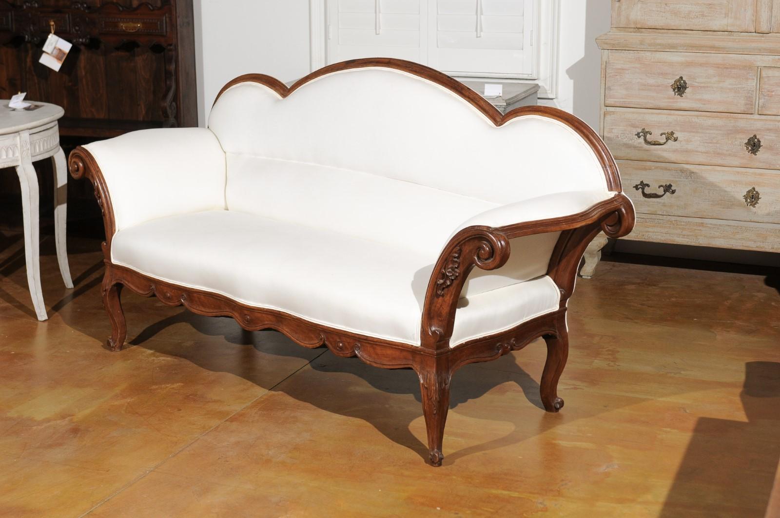 Italian 1750s Walnut Tripled Arched Sofa from Lombardy with New Upholstery In Good Condition For Sale In Atlanta, GA