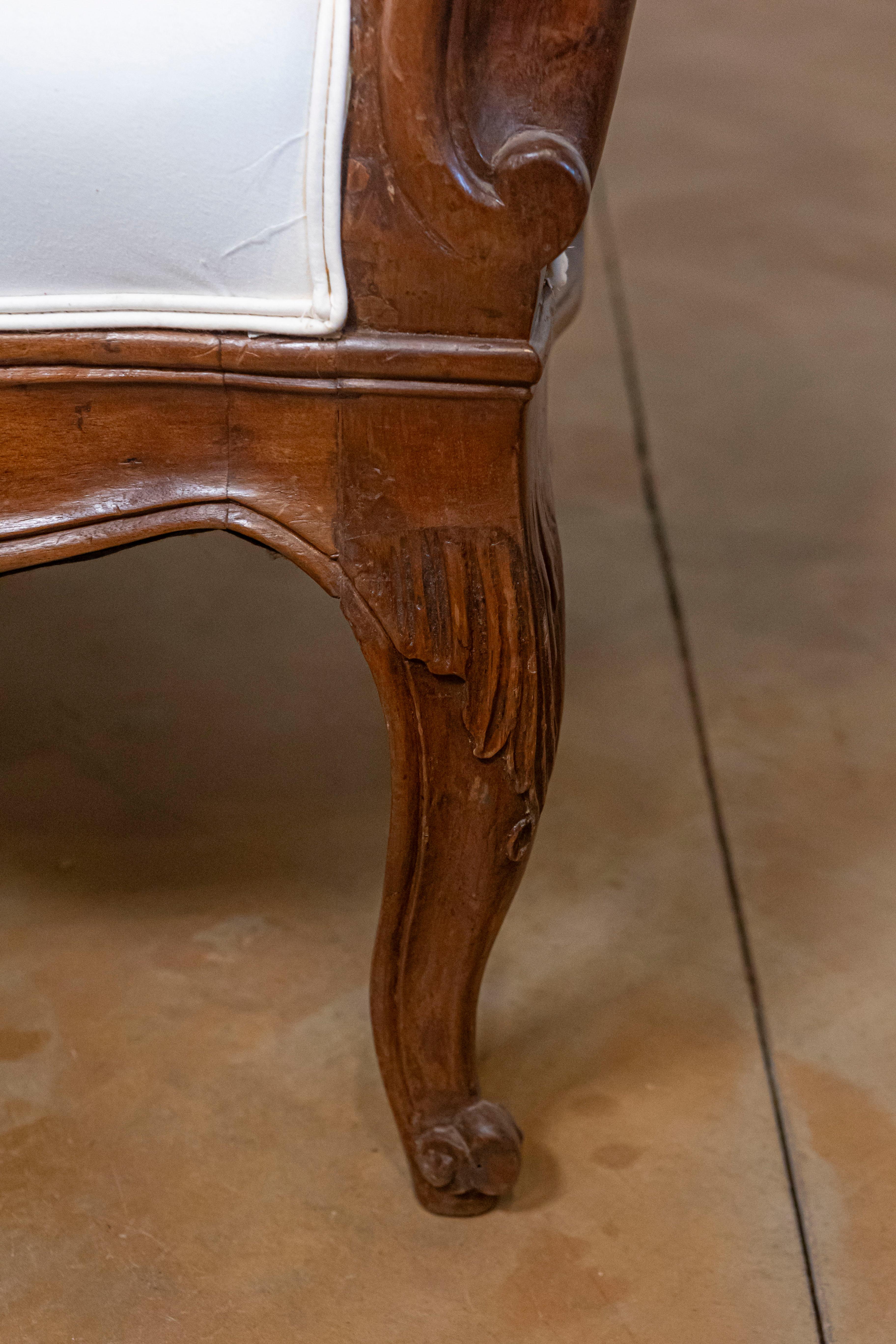 Italian 1750s Walnut Tripled Arched Sofa from Lombardy with New Upholstery For Sale 2
