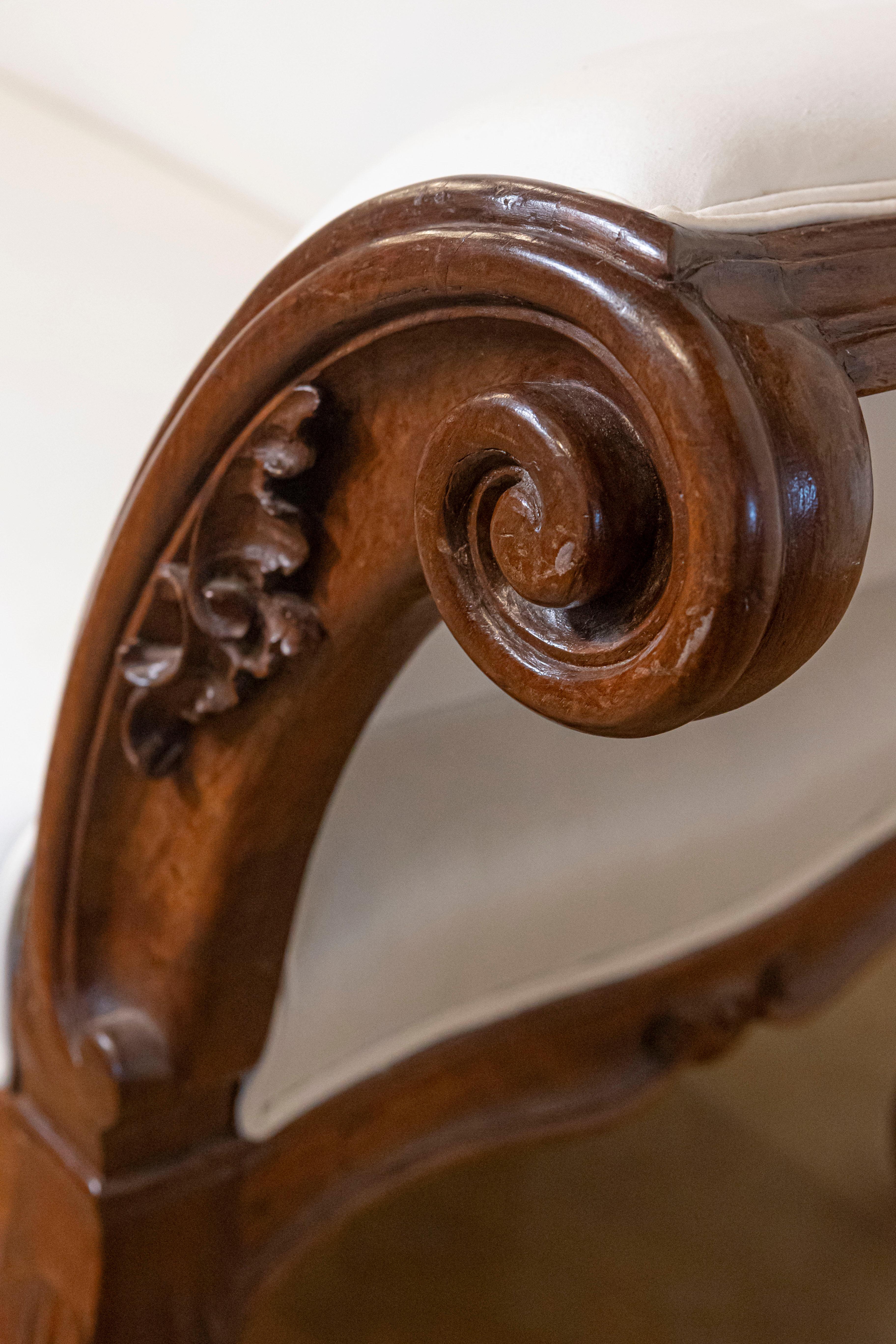 Italian 1750s Walnut Tripled Arched Sofa from Lombardy with New Upholstery For Sale 4