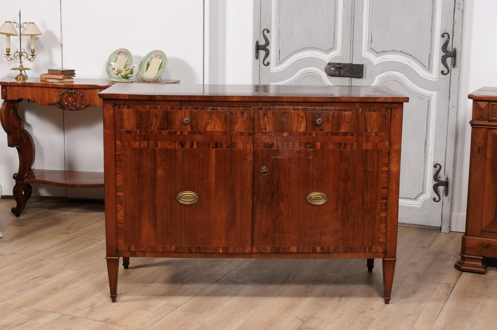 Italian 1780s Walnut and Mahogany Buffet with Cross Banding and Tapered Legs In Good Condition For Sale In Atlanta, GA