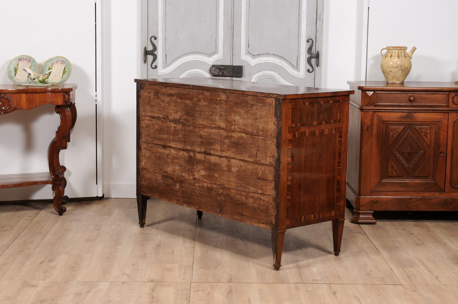 Italian 1780s Walnut and Mahogany Buffet with Cross Banding and Tapered Legs For Sale 1