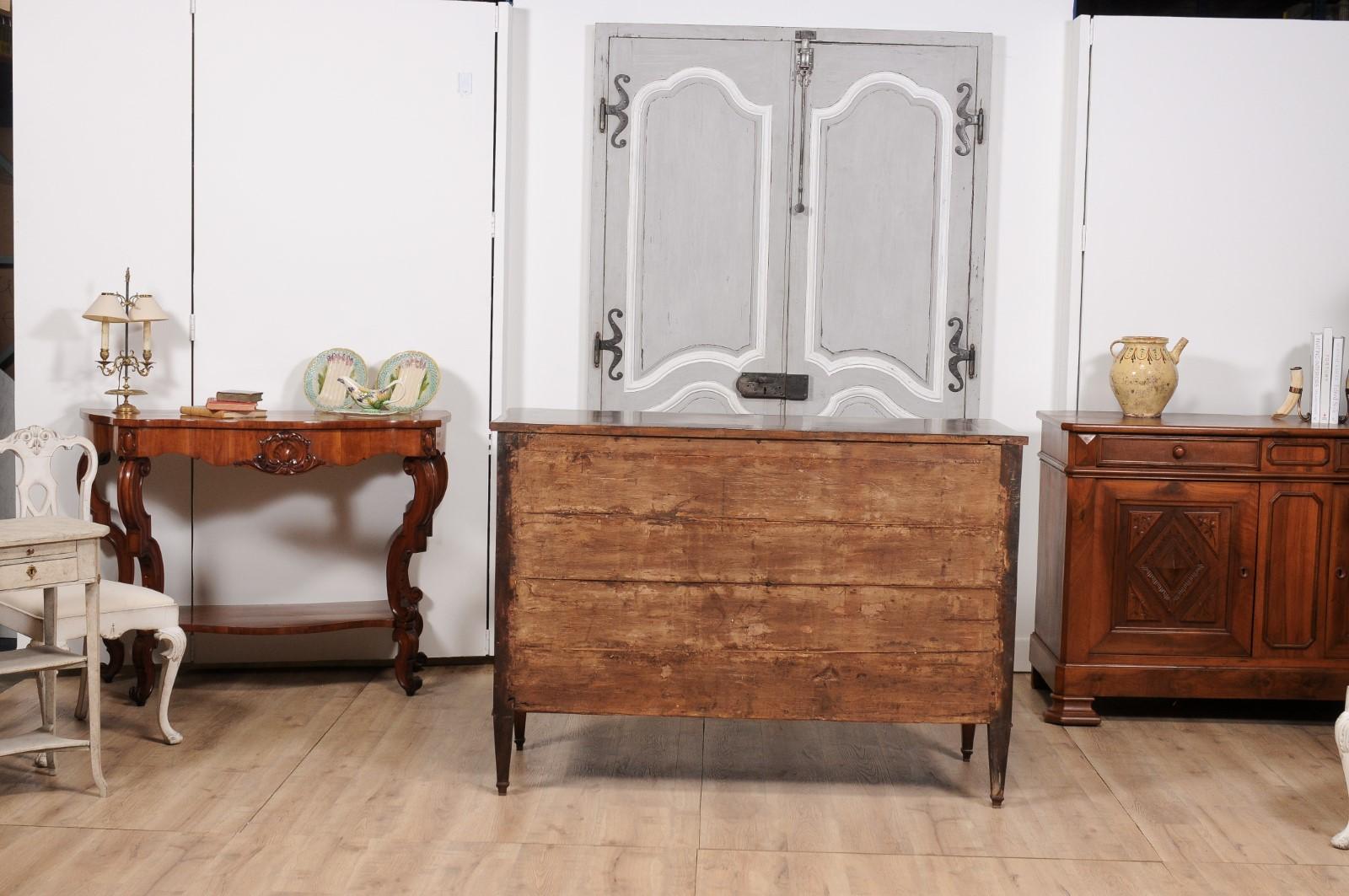 Italian 1780s Walnut and Mahogany Buffet with Cross Banding and Tapered Legs For Sale 2